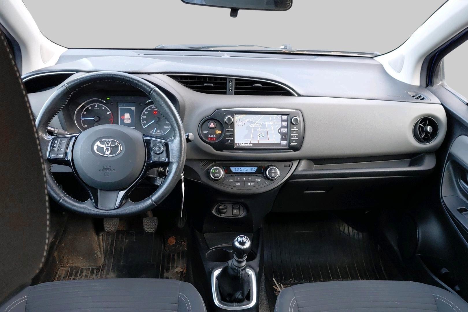 TOYOTA Yaris 2018