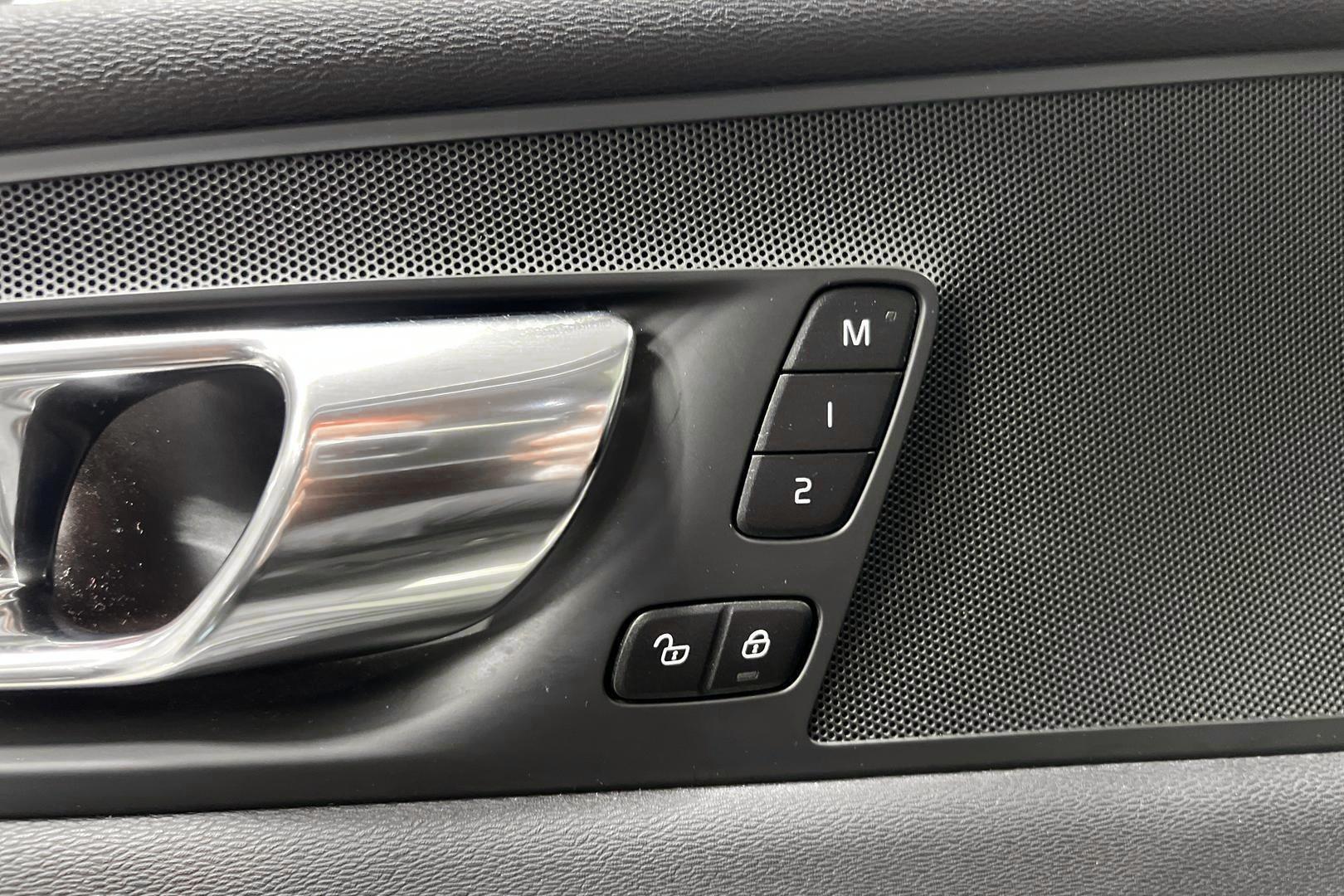 VOLVO XC60 2020