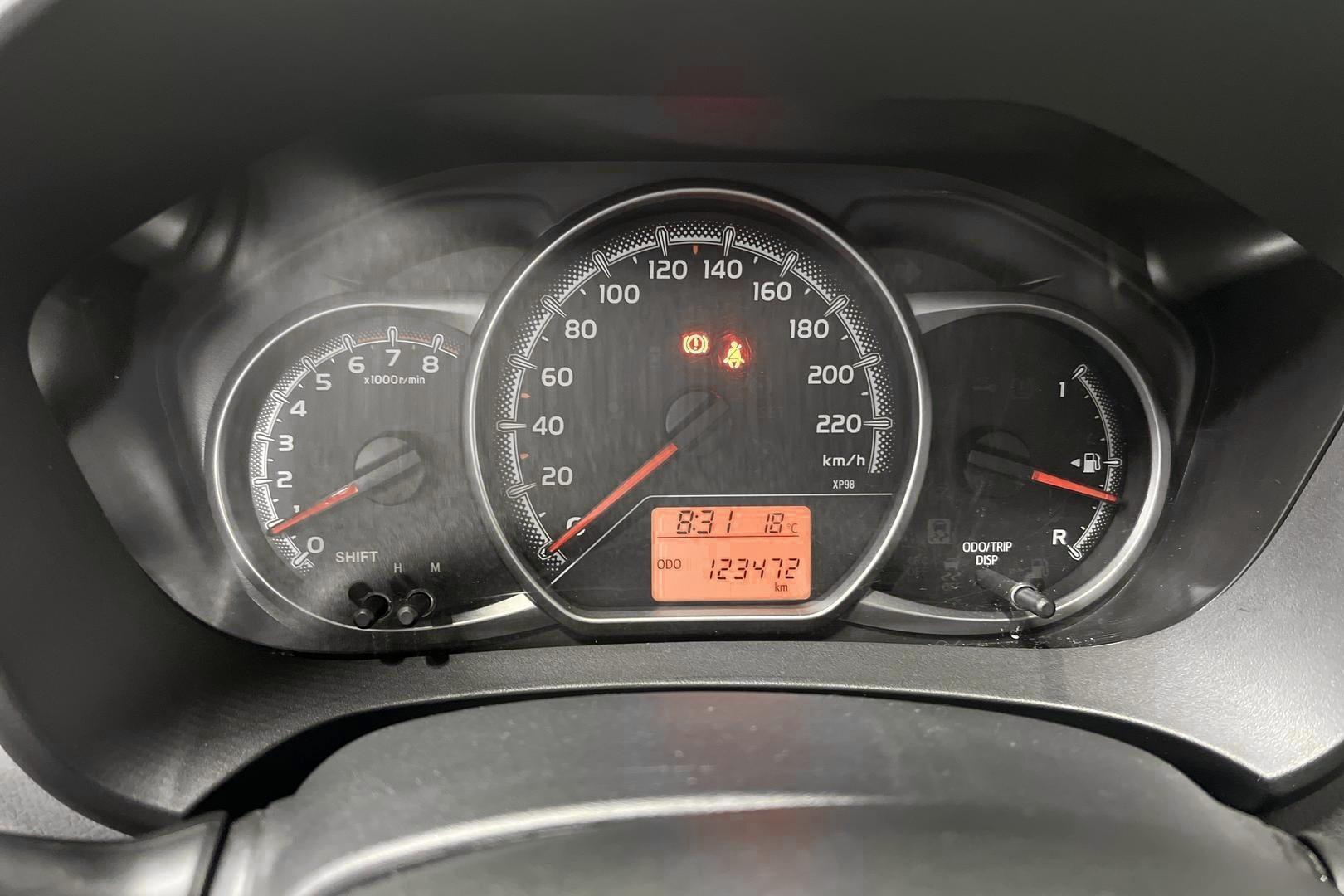 TOYOTA Yaris 2015