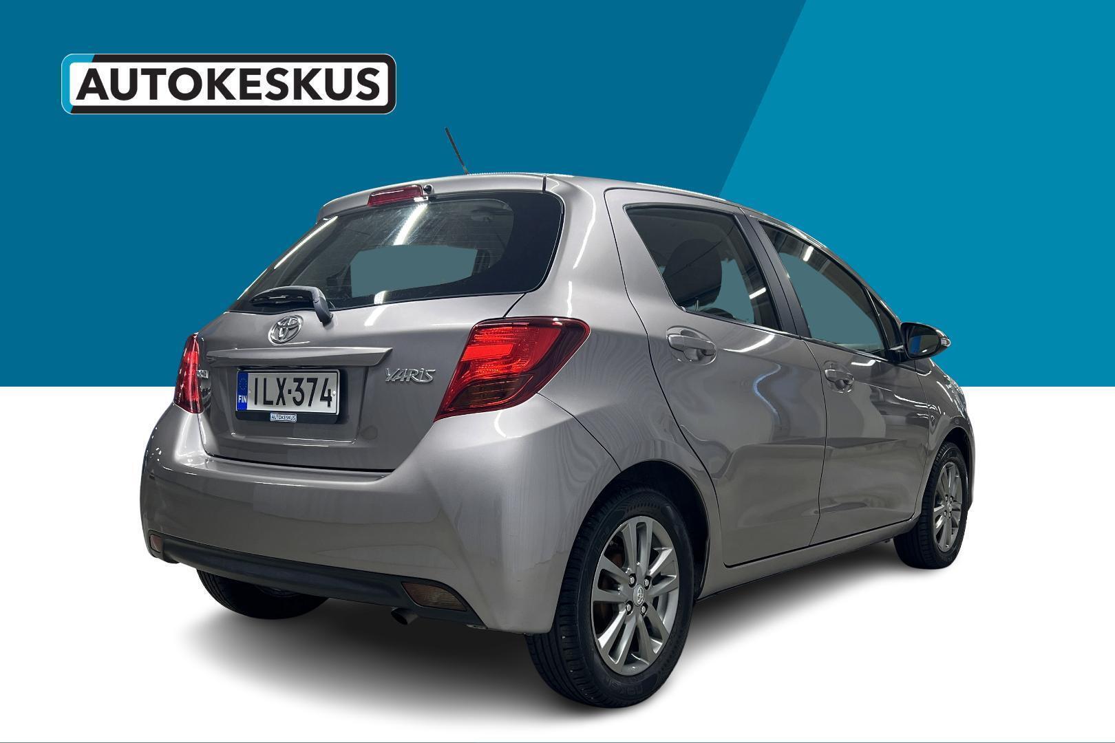 TOYOTA Yaris 2015