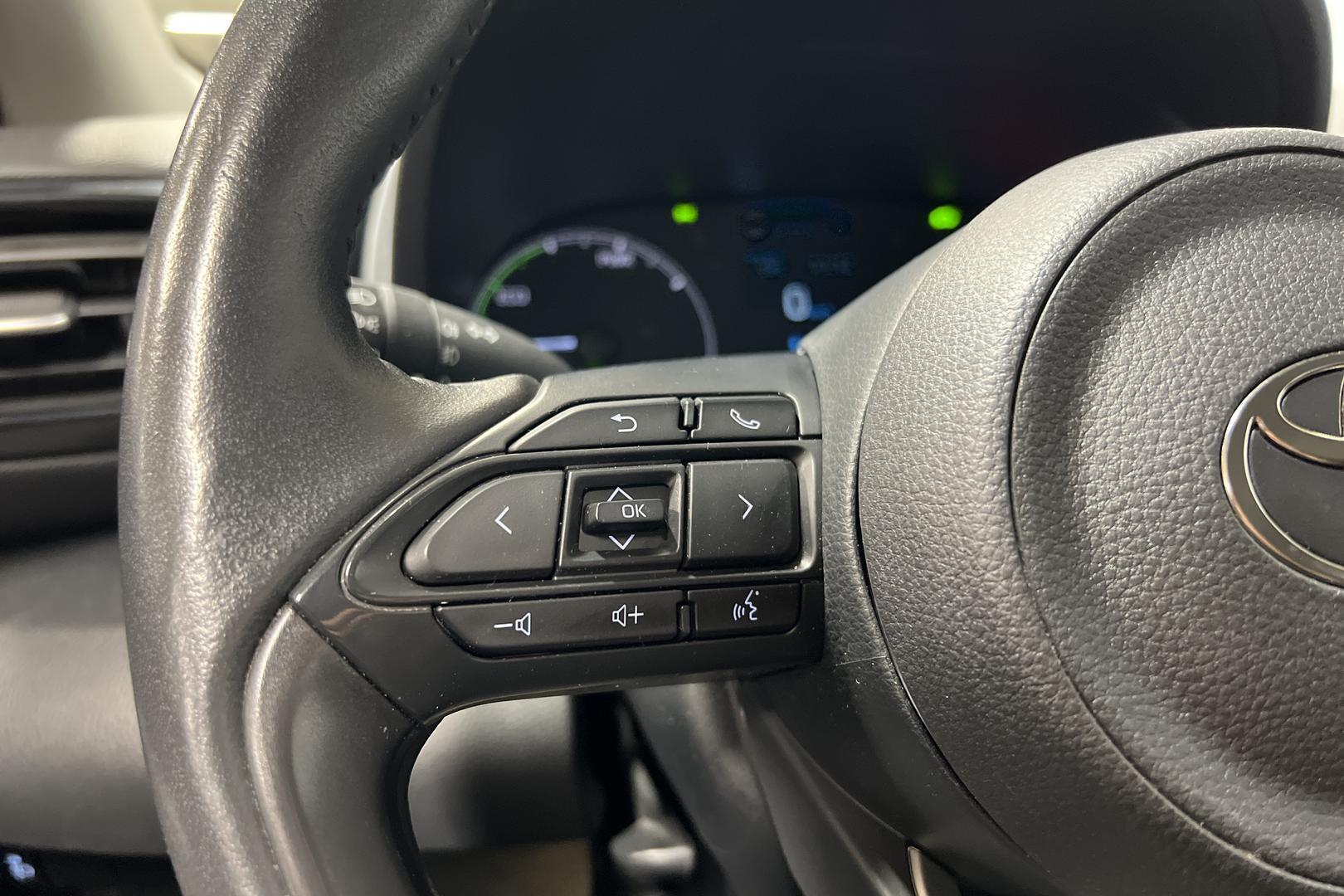 TOYOTA Yaris 2025