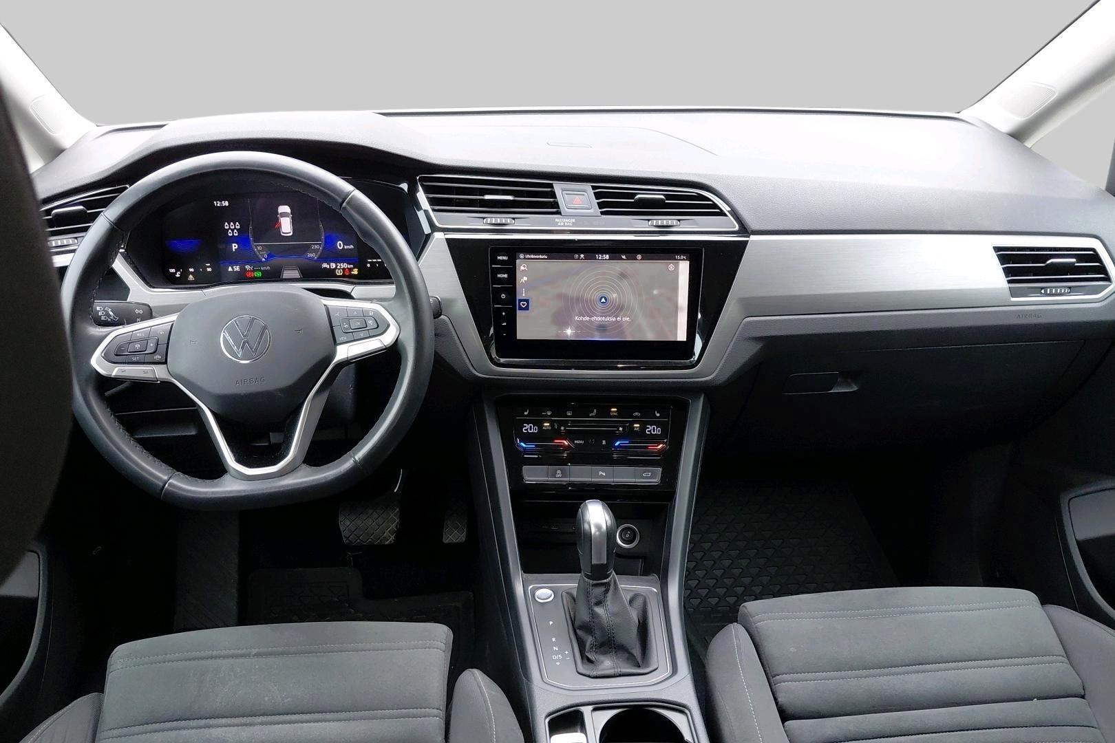 VOLKSWAGEN Touran 2023