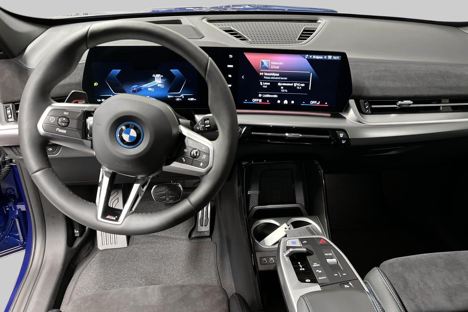 BMW iX1 11