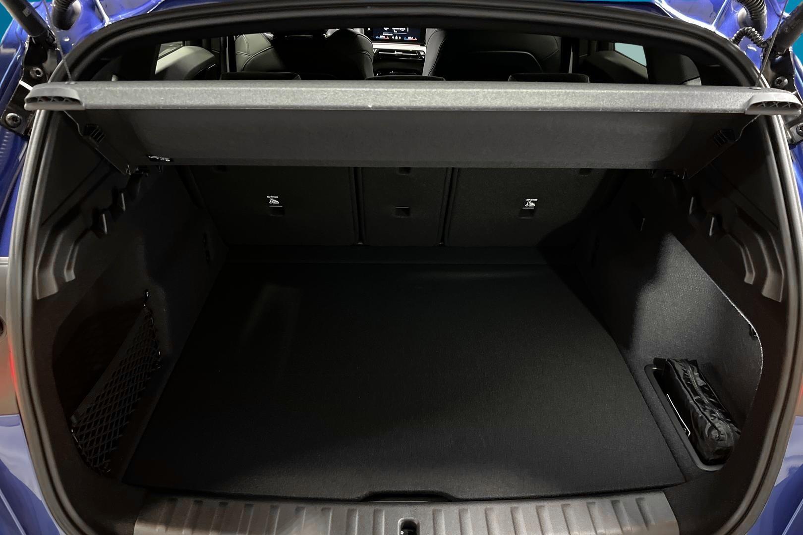 BMW iX1 12