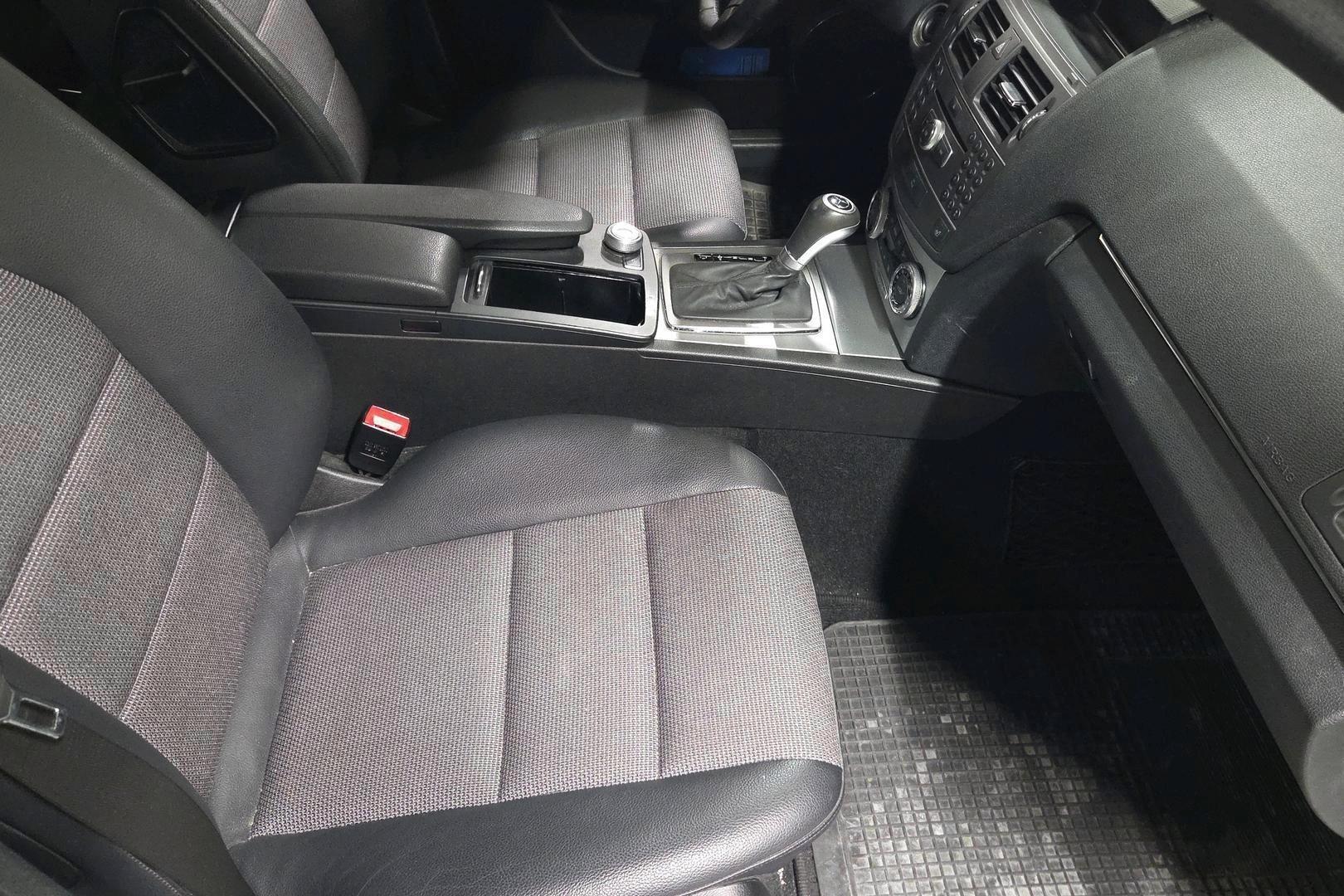 MERCEDES-BENZ C 2010