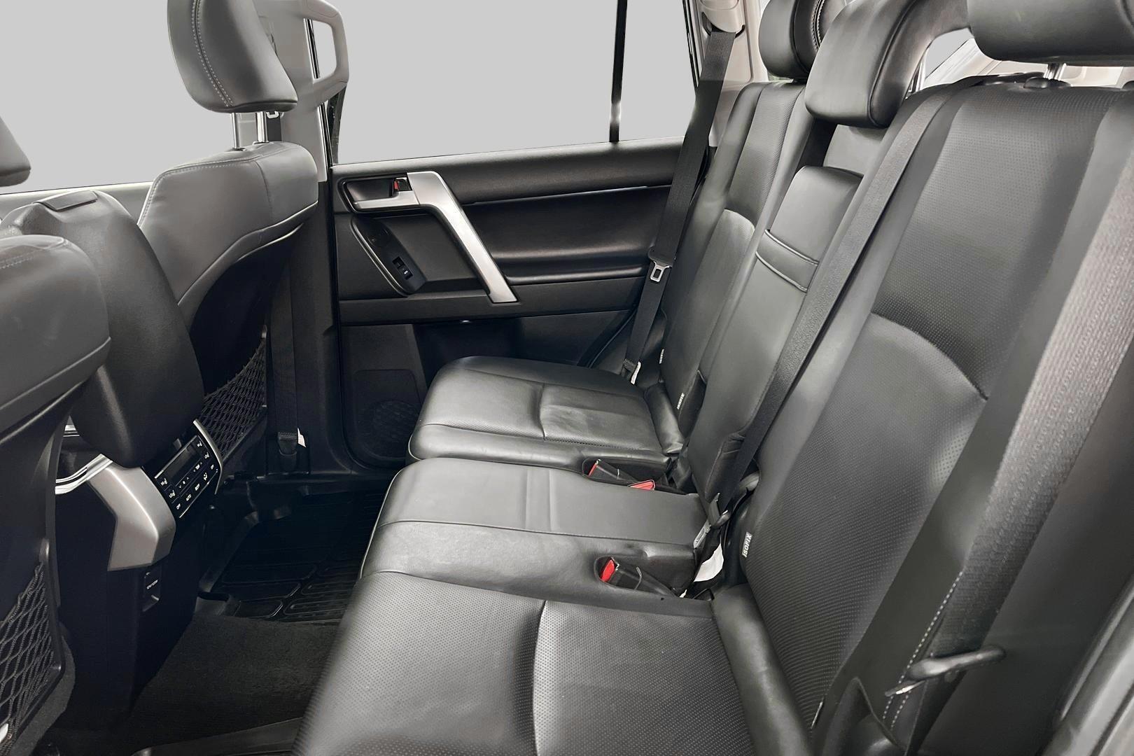 TOYOTA Land Cruiser 2021