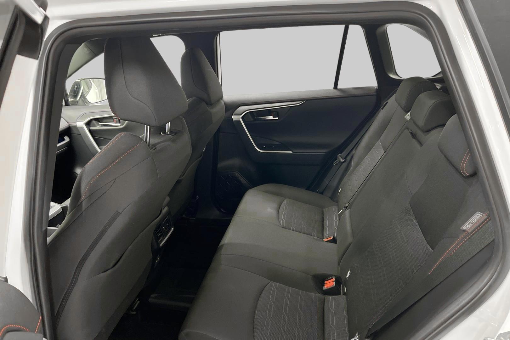TOYOTA RAV4 Plug-in 10