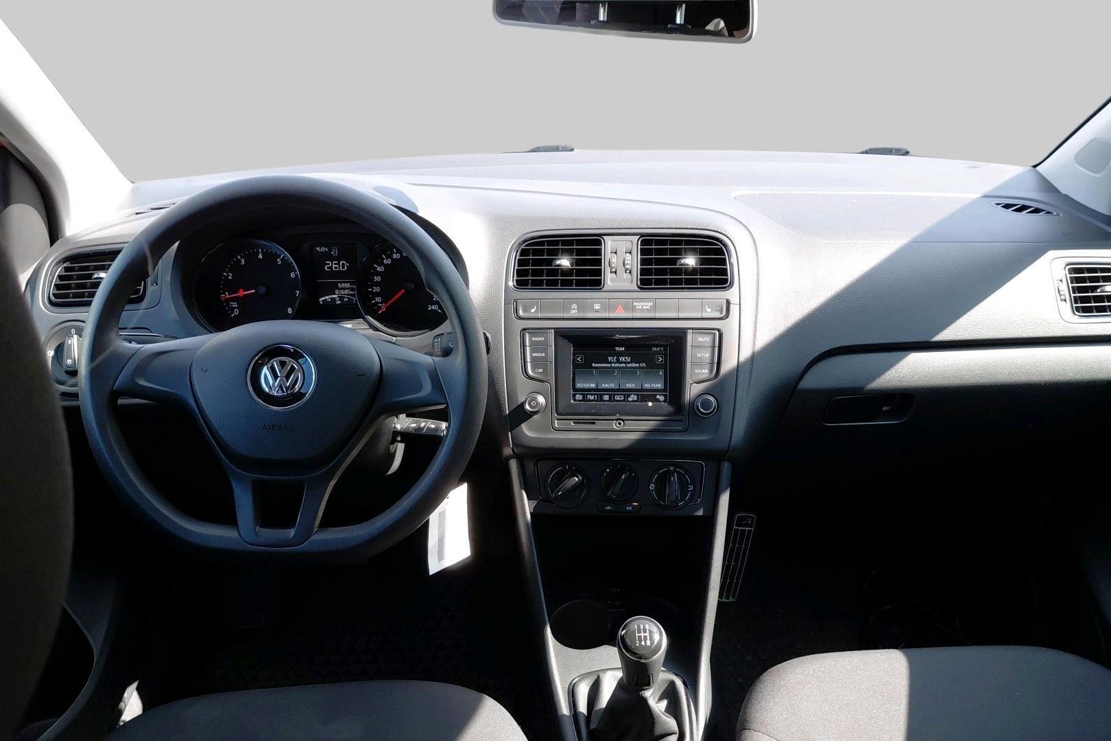 VOLKSWAGEN Polo 2
