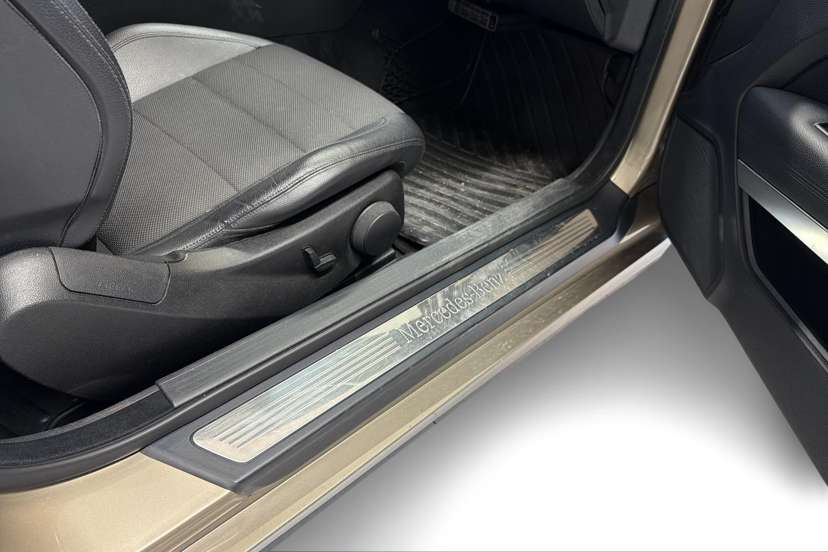 MERCEDES-BENZ E 2012