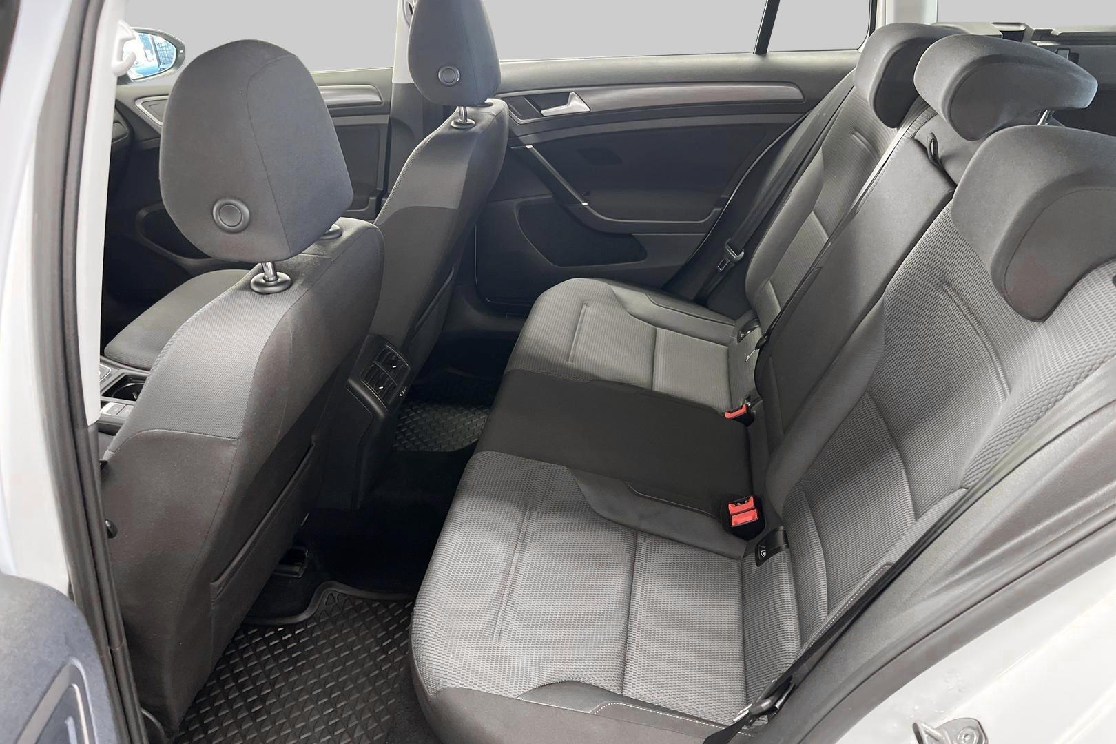 VOLKSWAGEN Golf 10