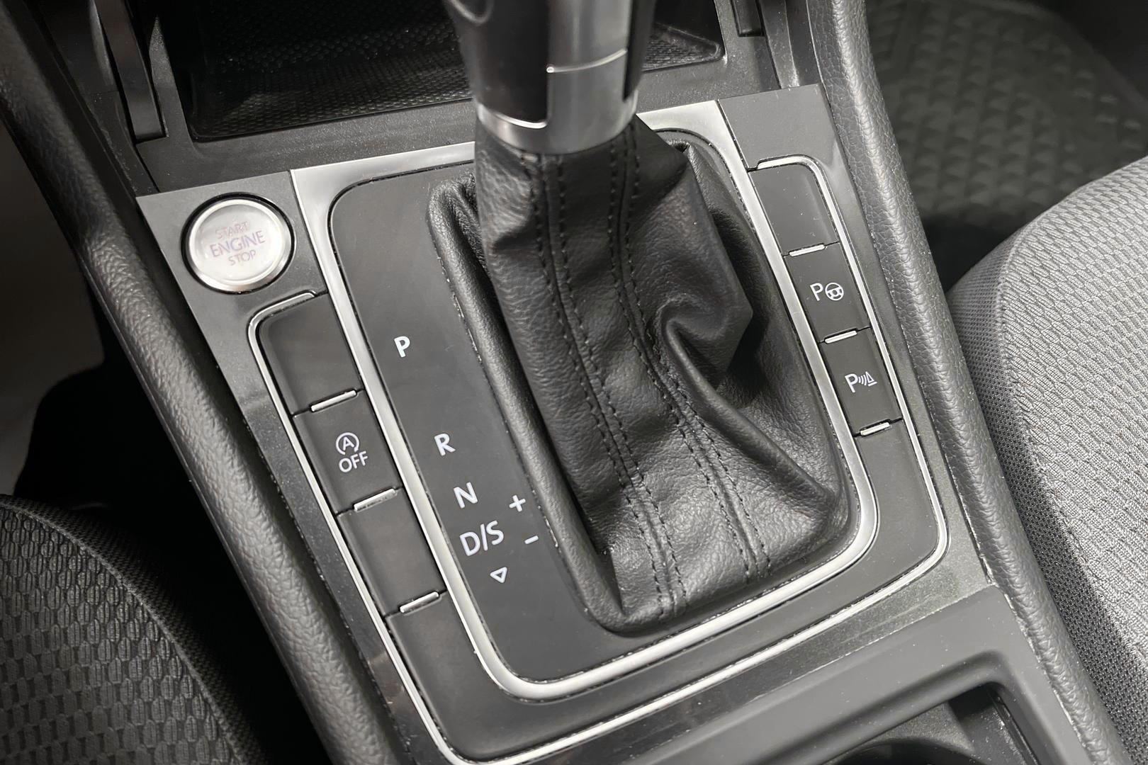 VOLKSWAGEN Golf 16