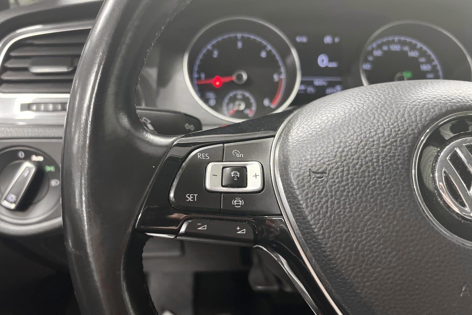 VOLKSWAGEN Golf 17