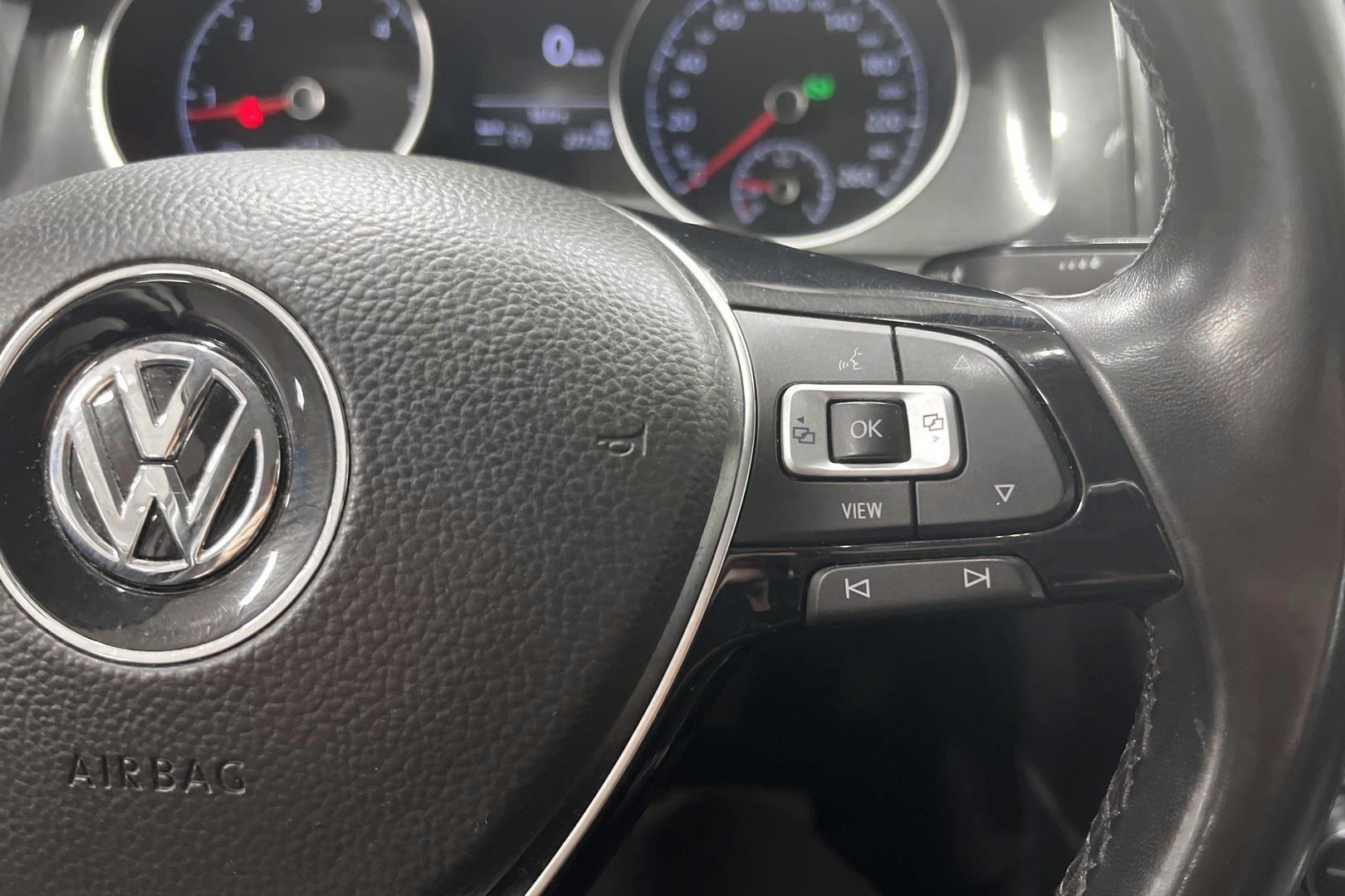 VOLKSWAGEN Golf 18