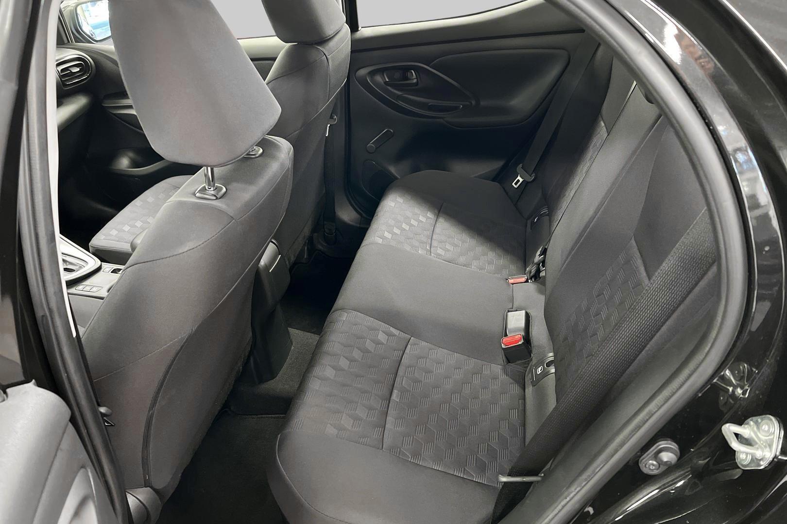 TOYOTA Yaris 10