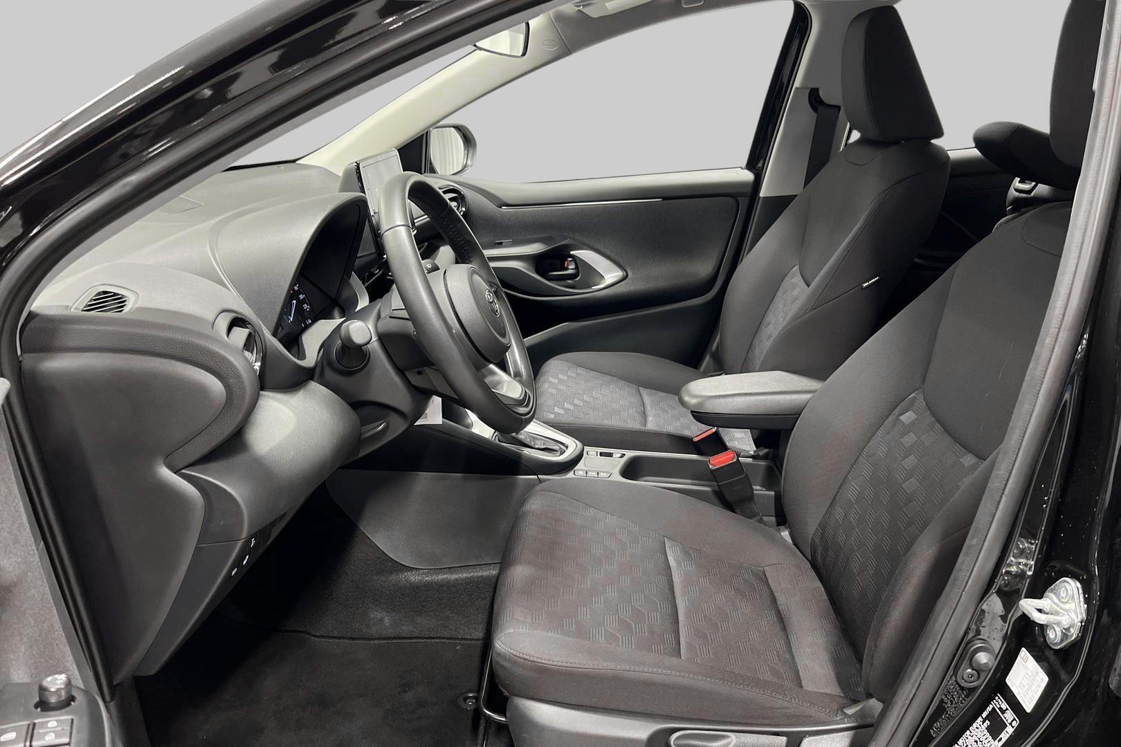 TOYOTA Yaris 9