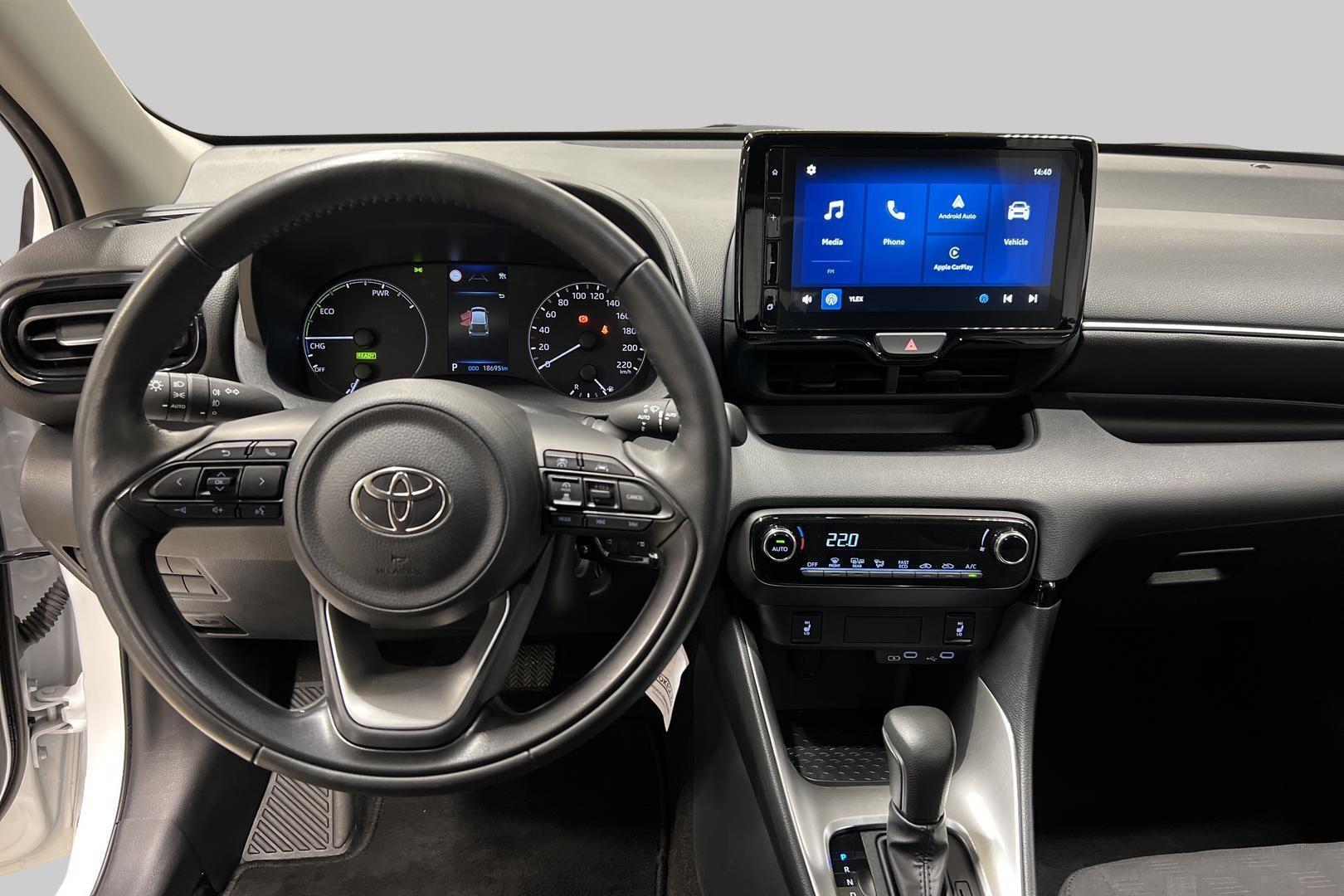 TOYOTA Yaris 11