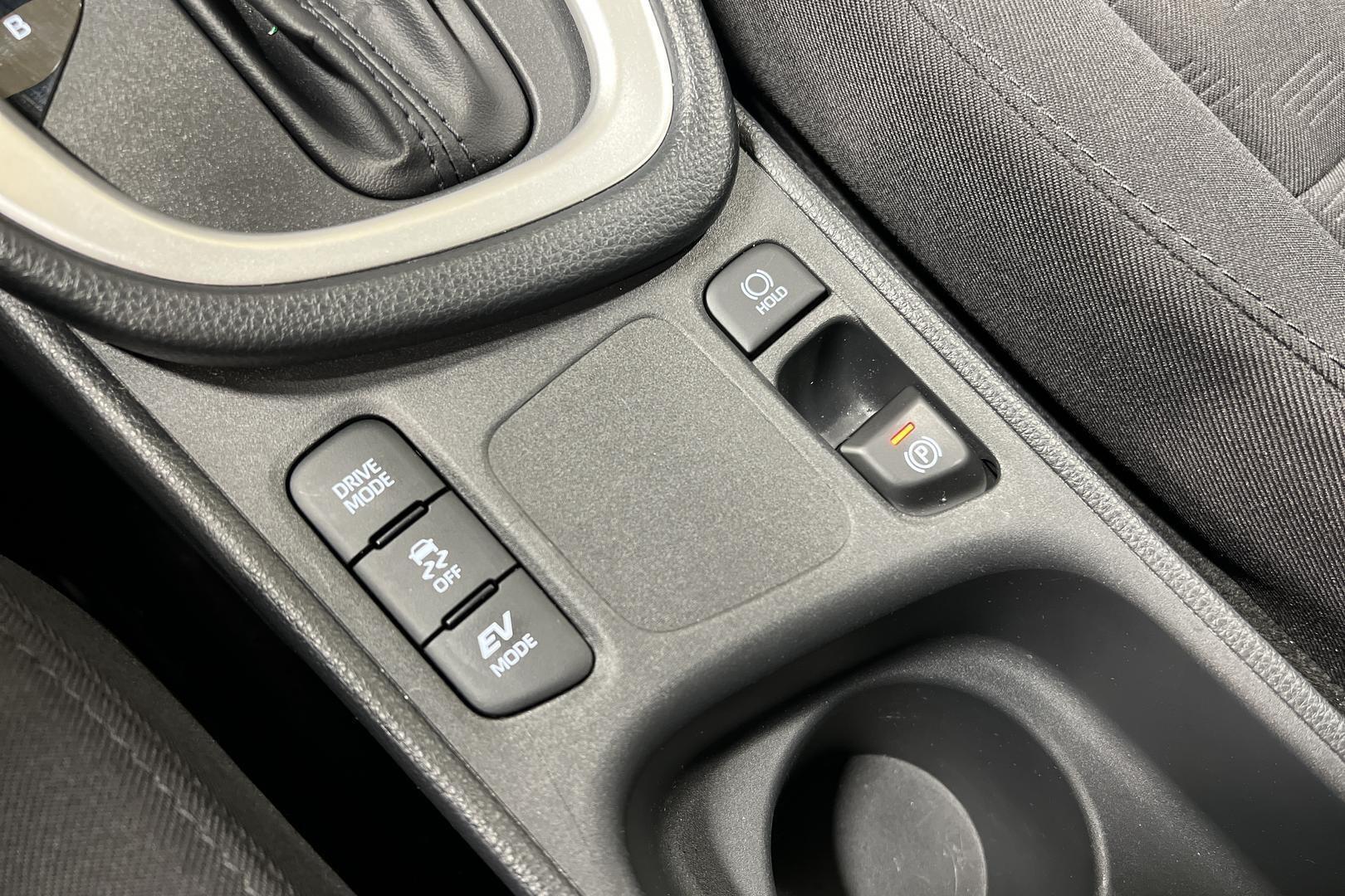 TOYOTA Yaris 17