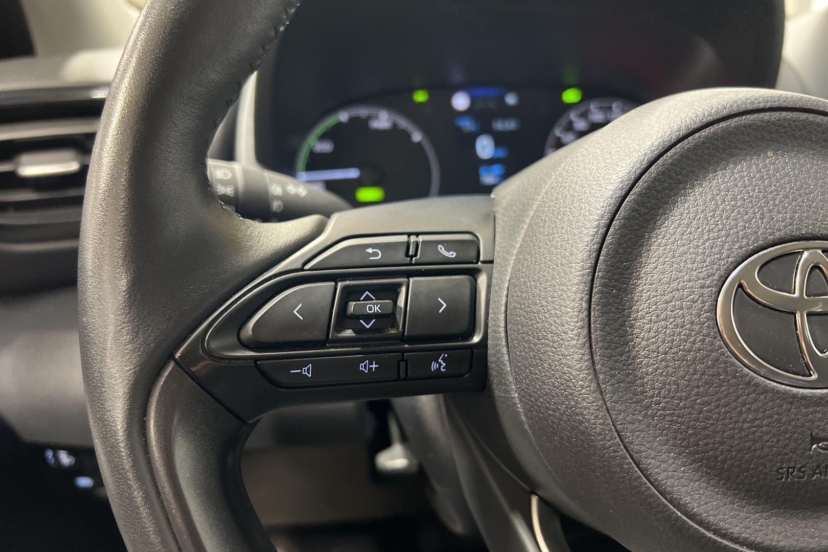 TOYOTA Yaris 18