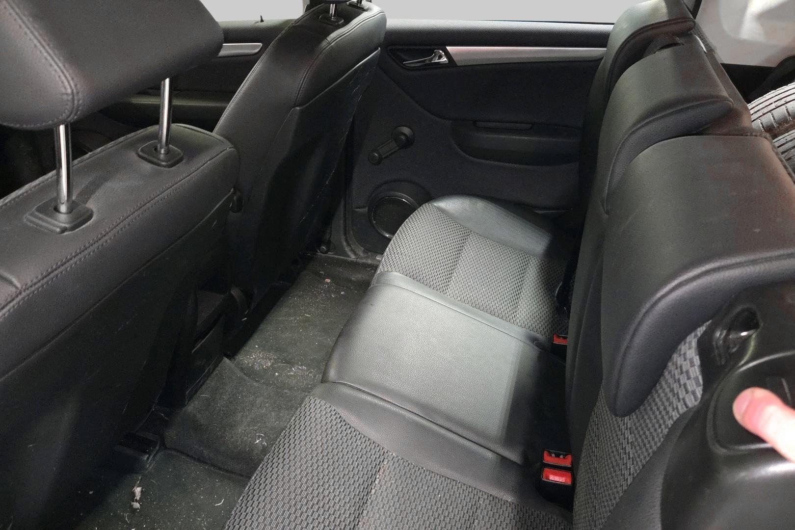 MERCEDES-BENZ A 2011