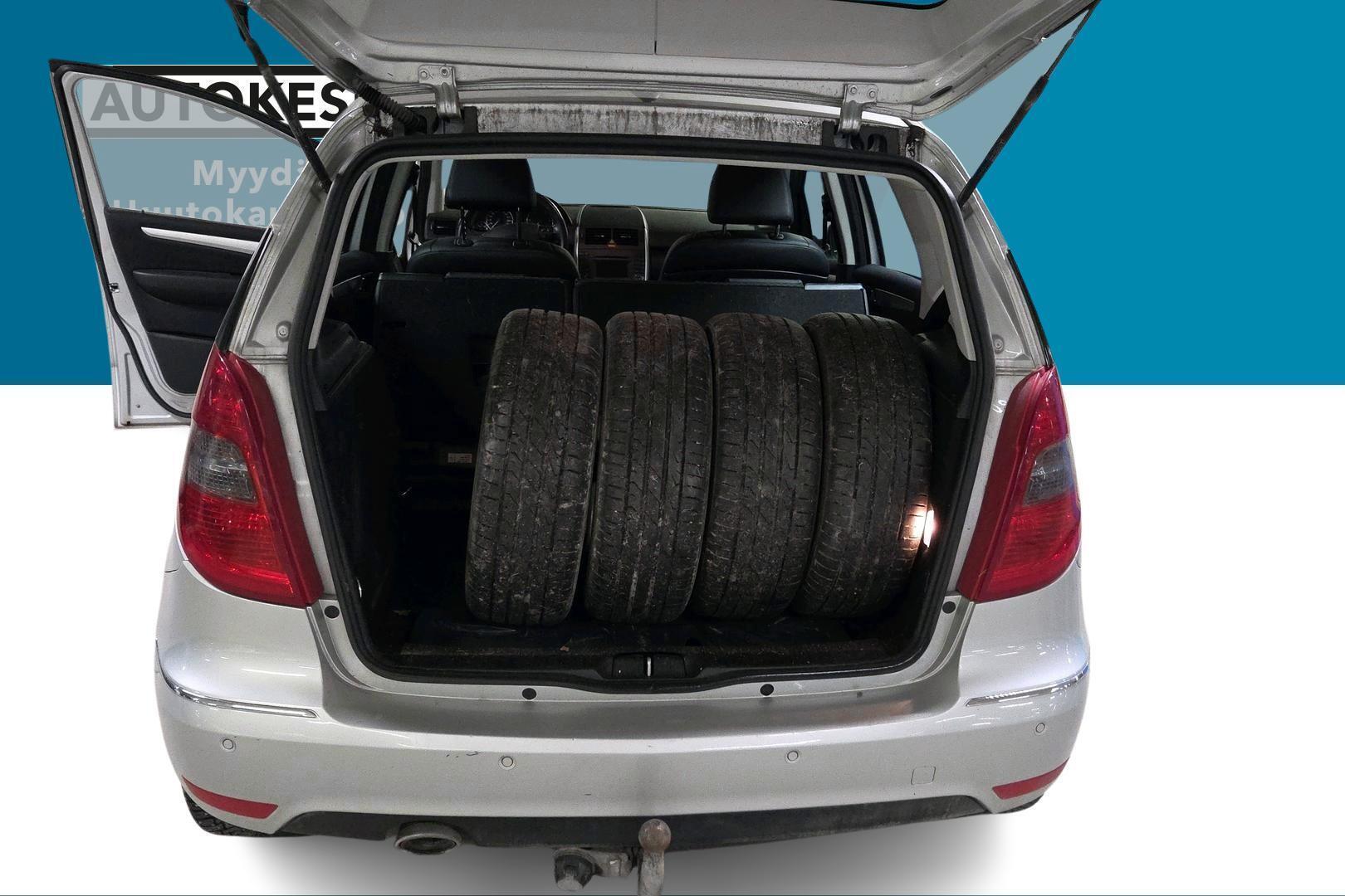 MERCEDES-BENZ A 2011