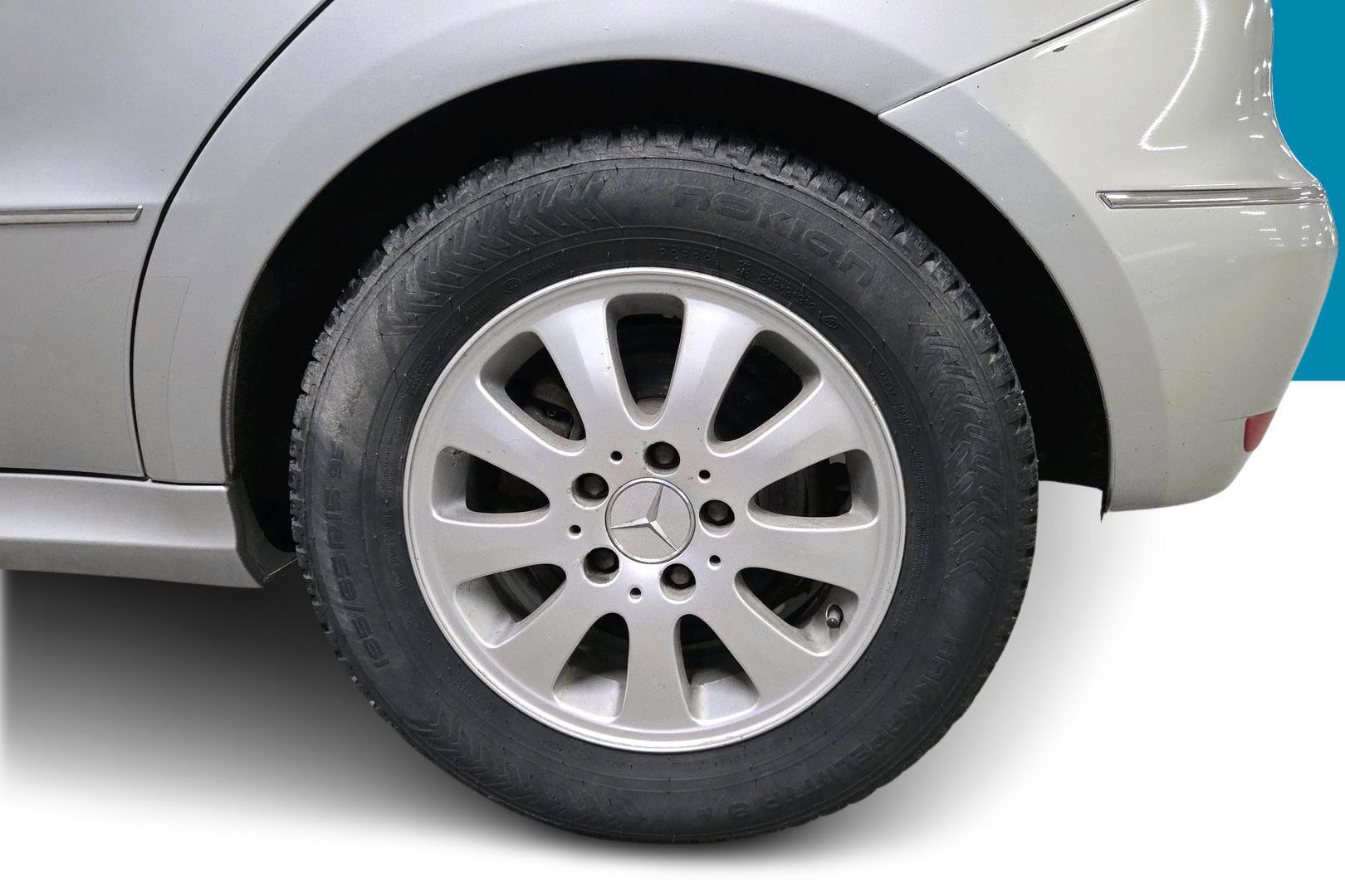 MERCEDES-BENZ A 2011