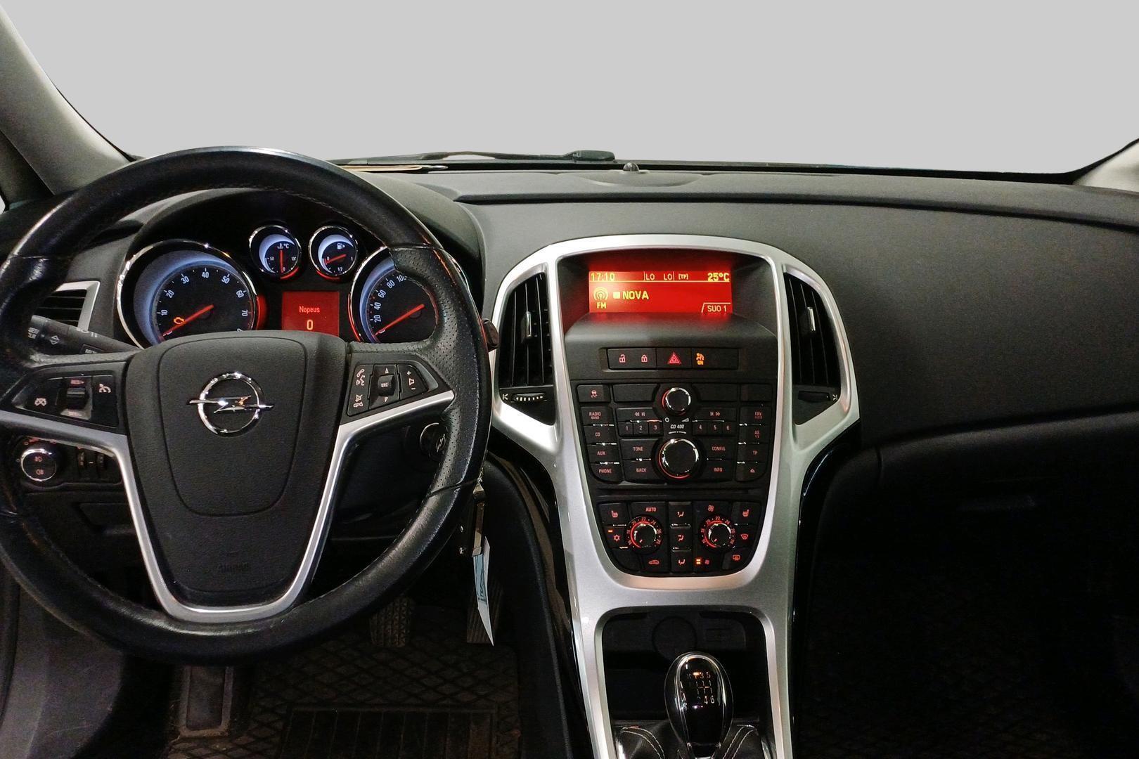 OPEL Astra 2011