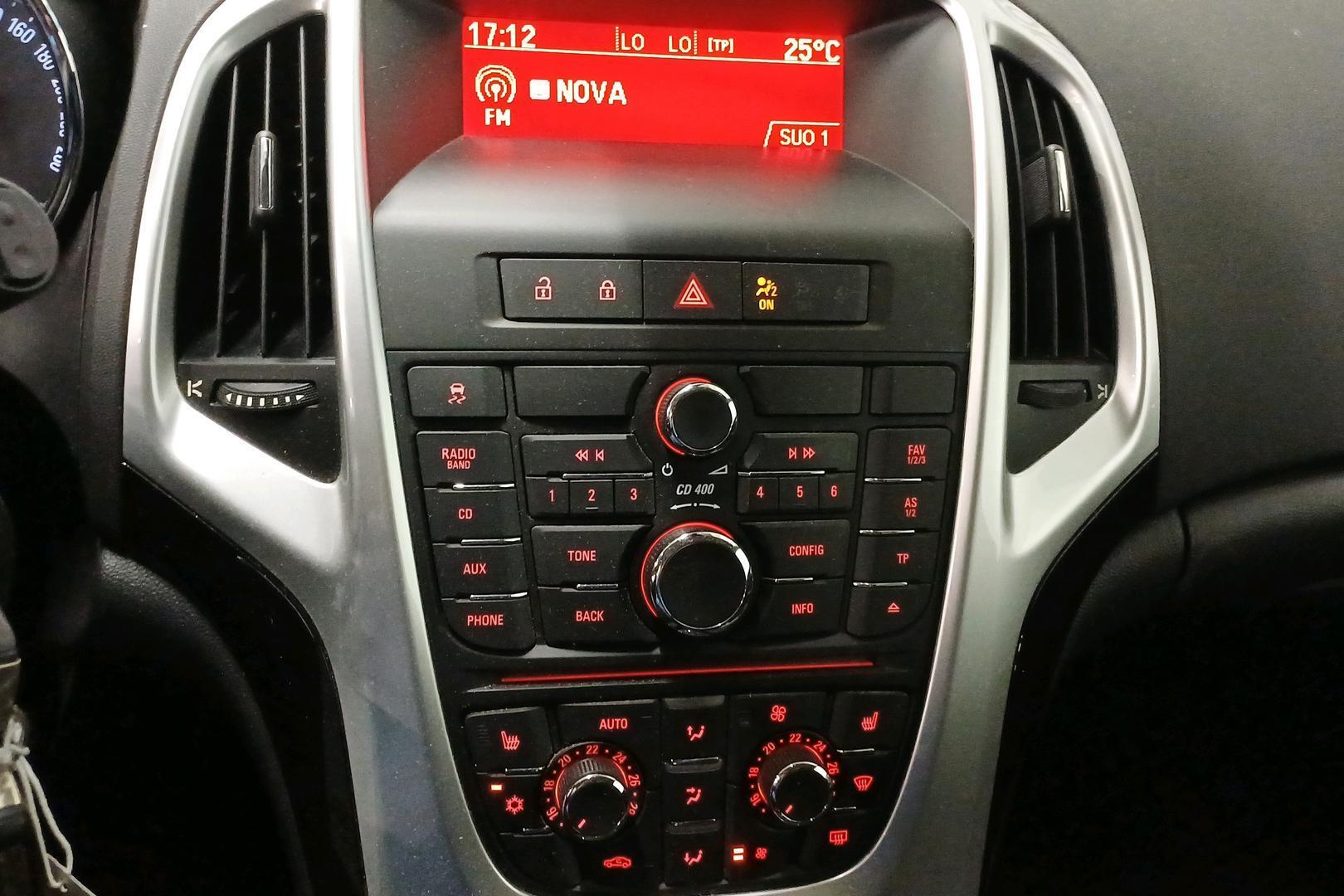 OPEL Astra 2011