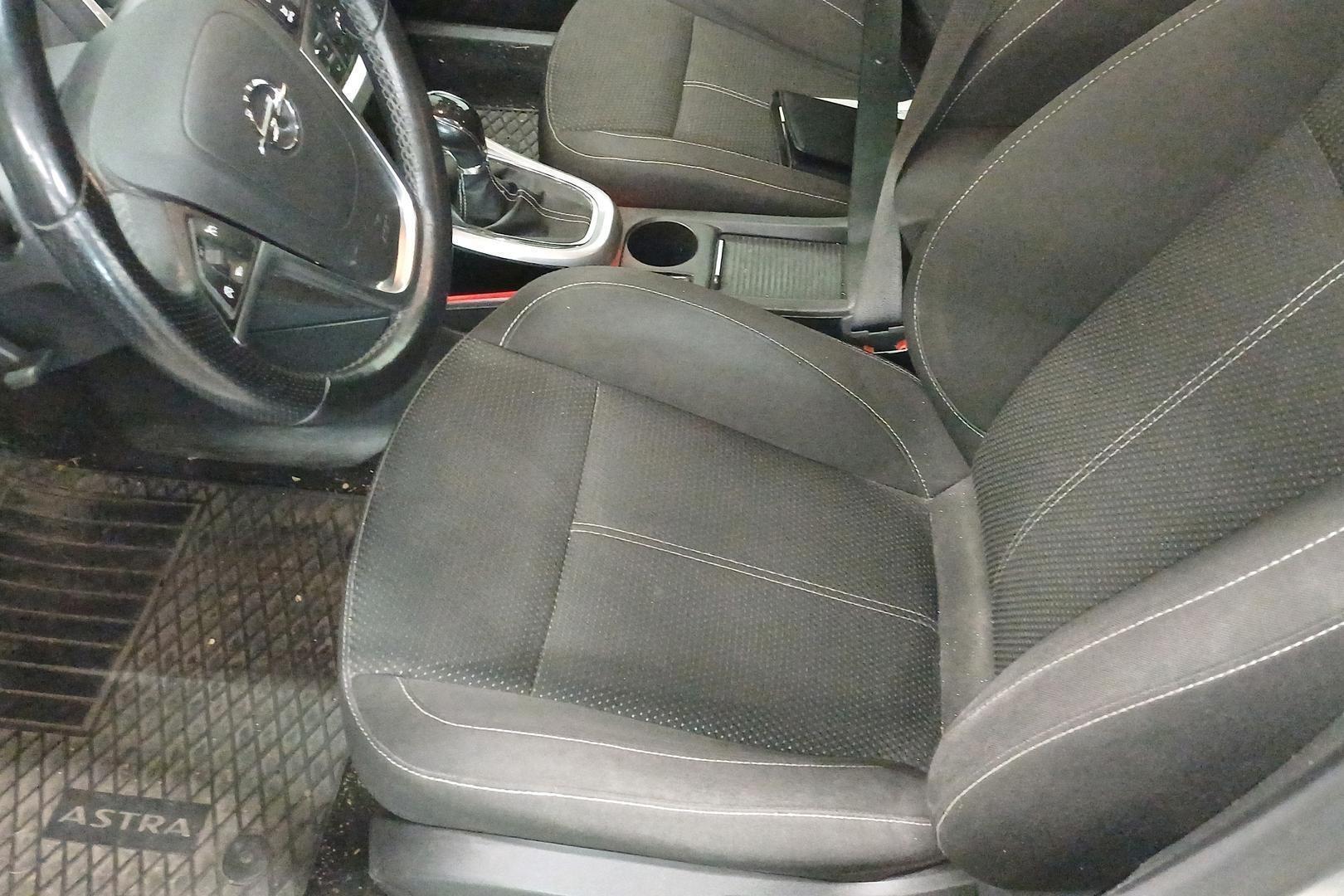 OPEL Astra 2011