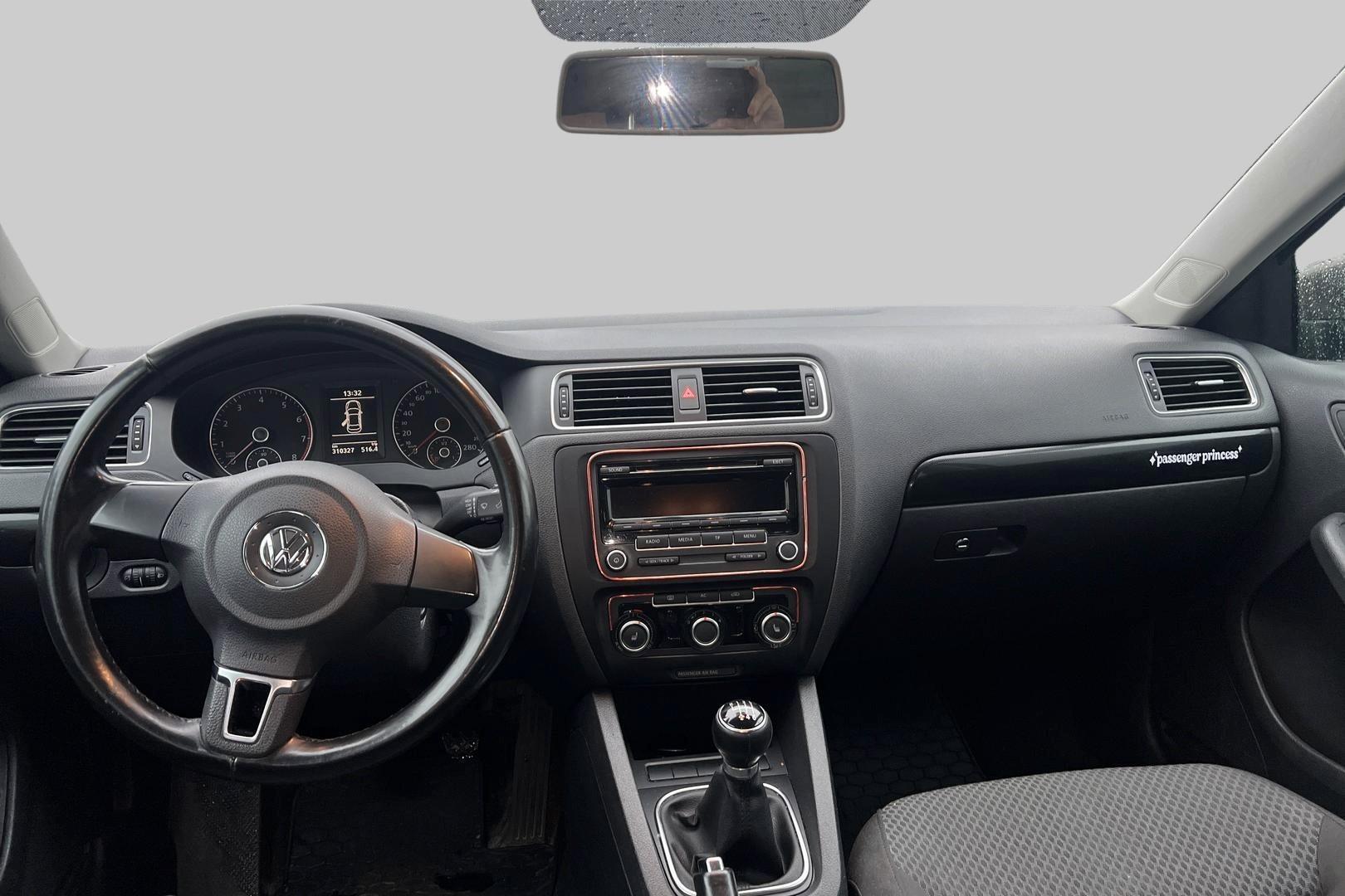 VOLKSWAGEN Jetta 2012