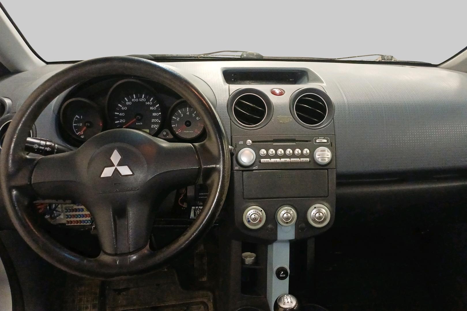MITSUBISHI Colt 2004