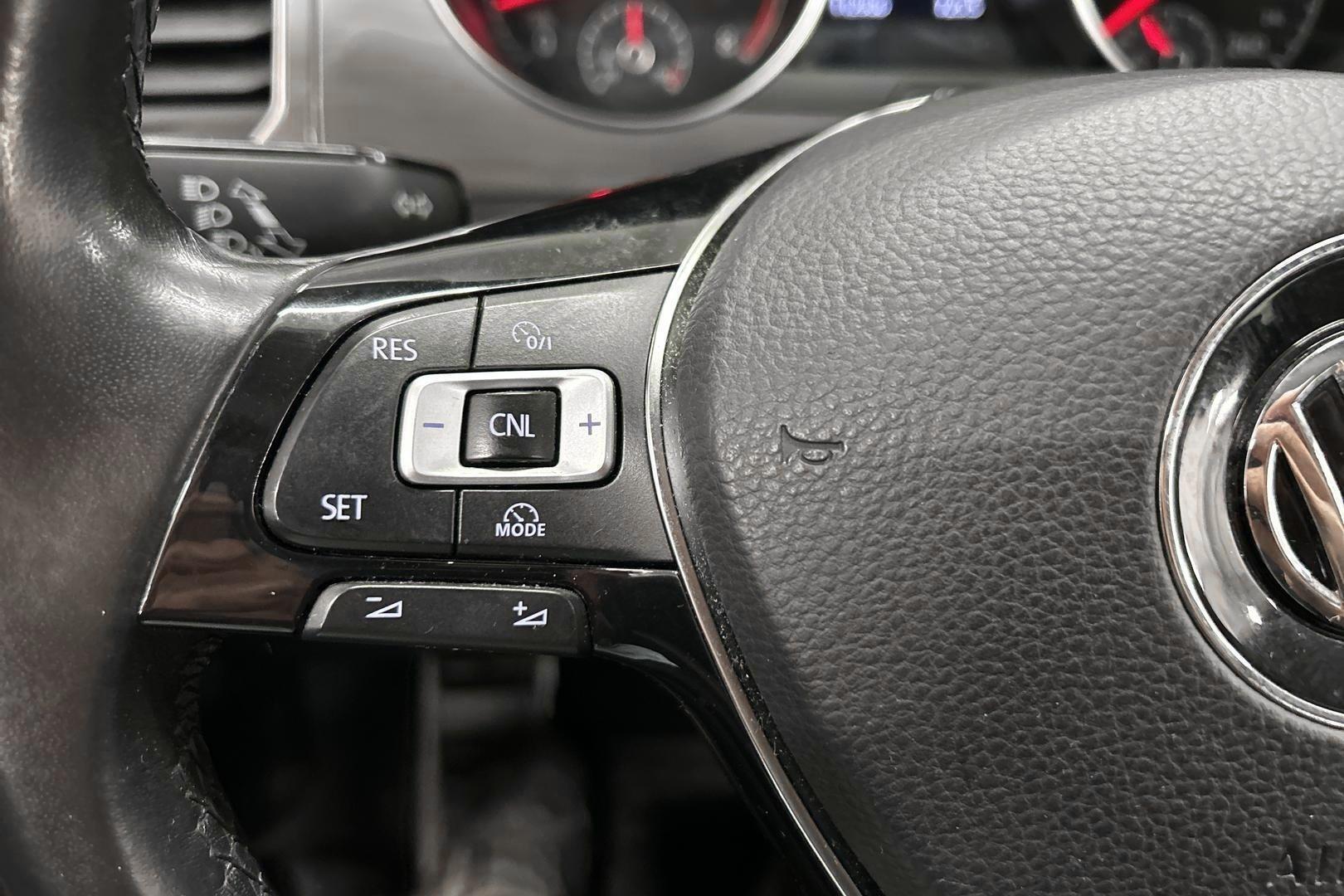 VOLKSWAGEN Golf Sportsvan 2016