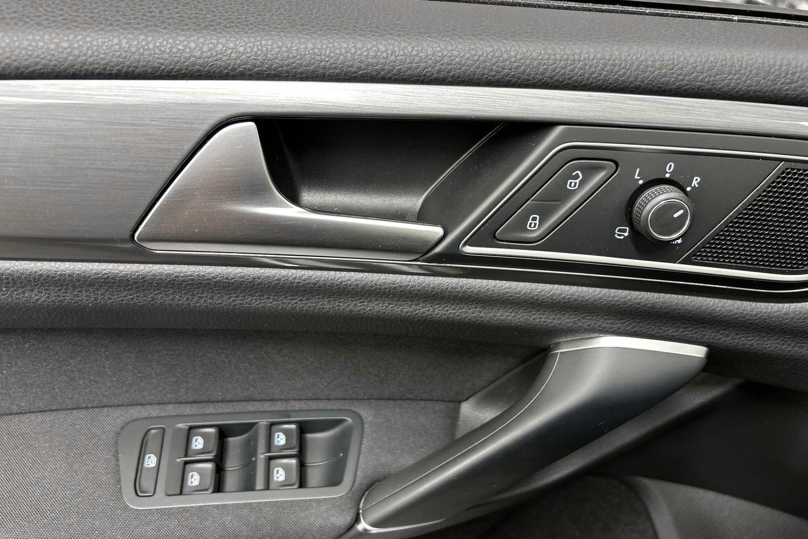 VOLKSWAGEN Golf Sportsvan 2016