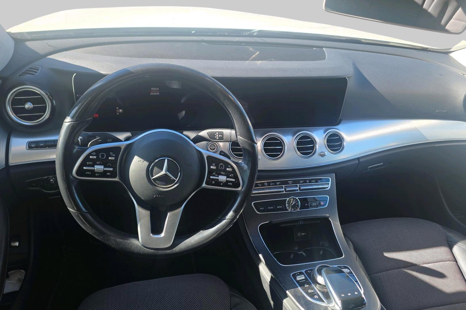 MERCEDES-BENZ E 2020