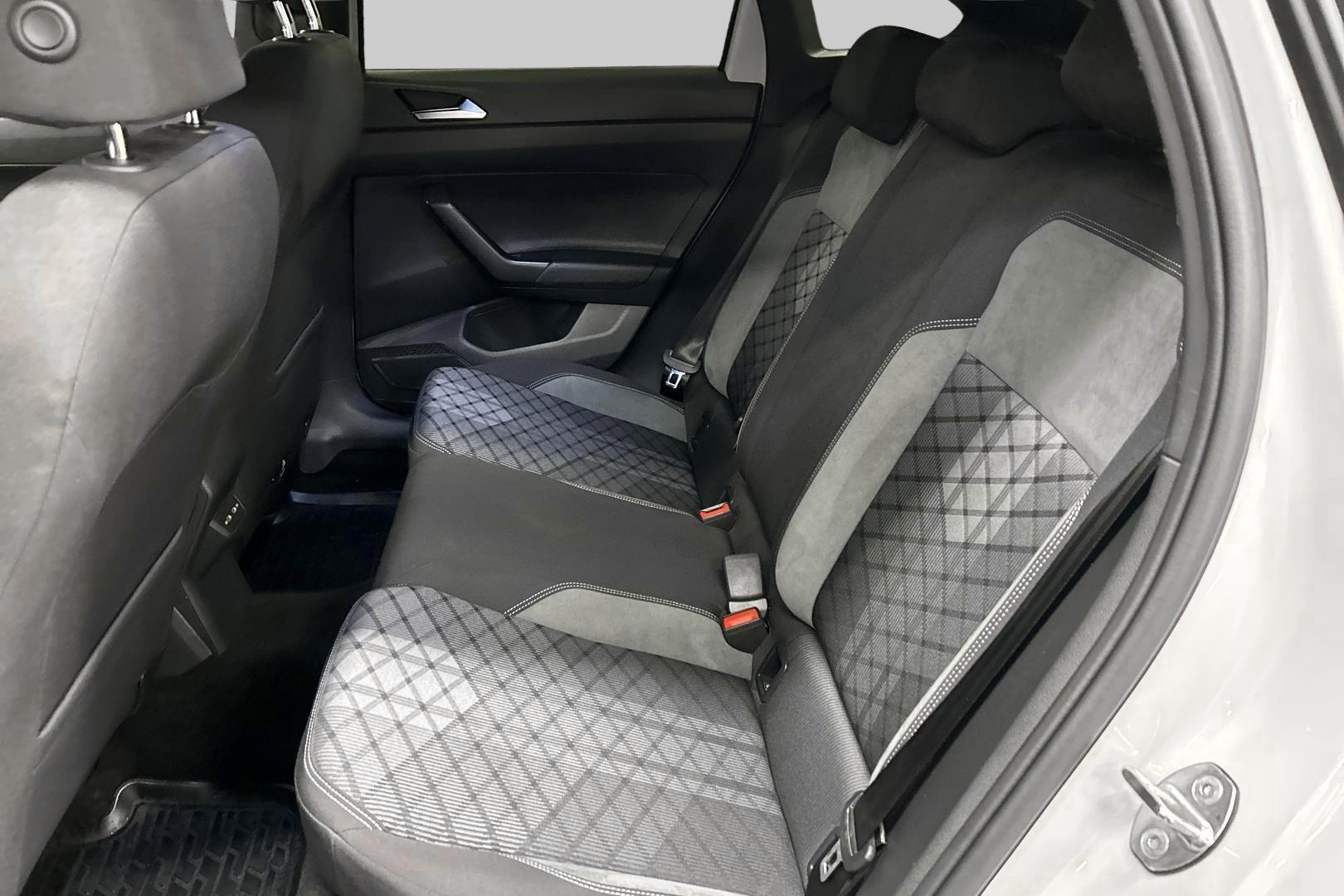 VOLKSWAGEN Taigo 10