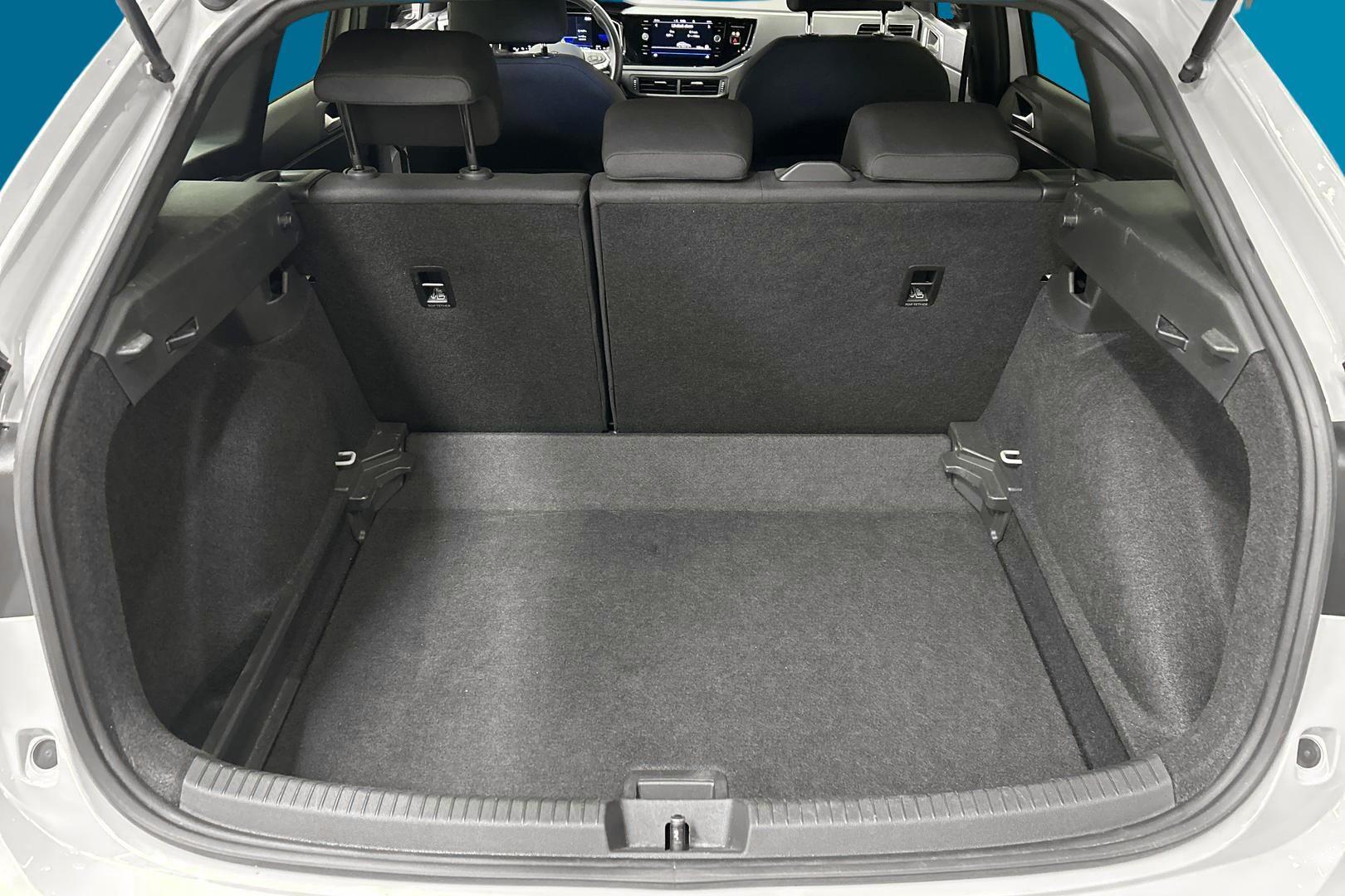 VOLKSWAGEN Taigo 12