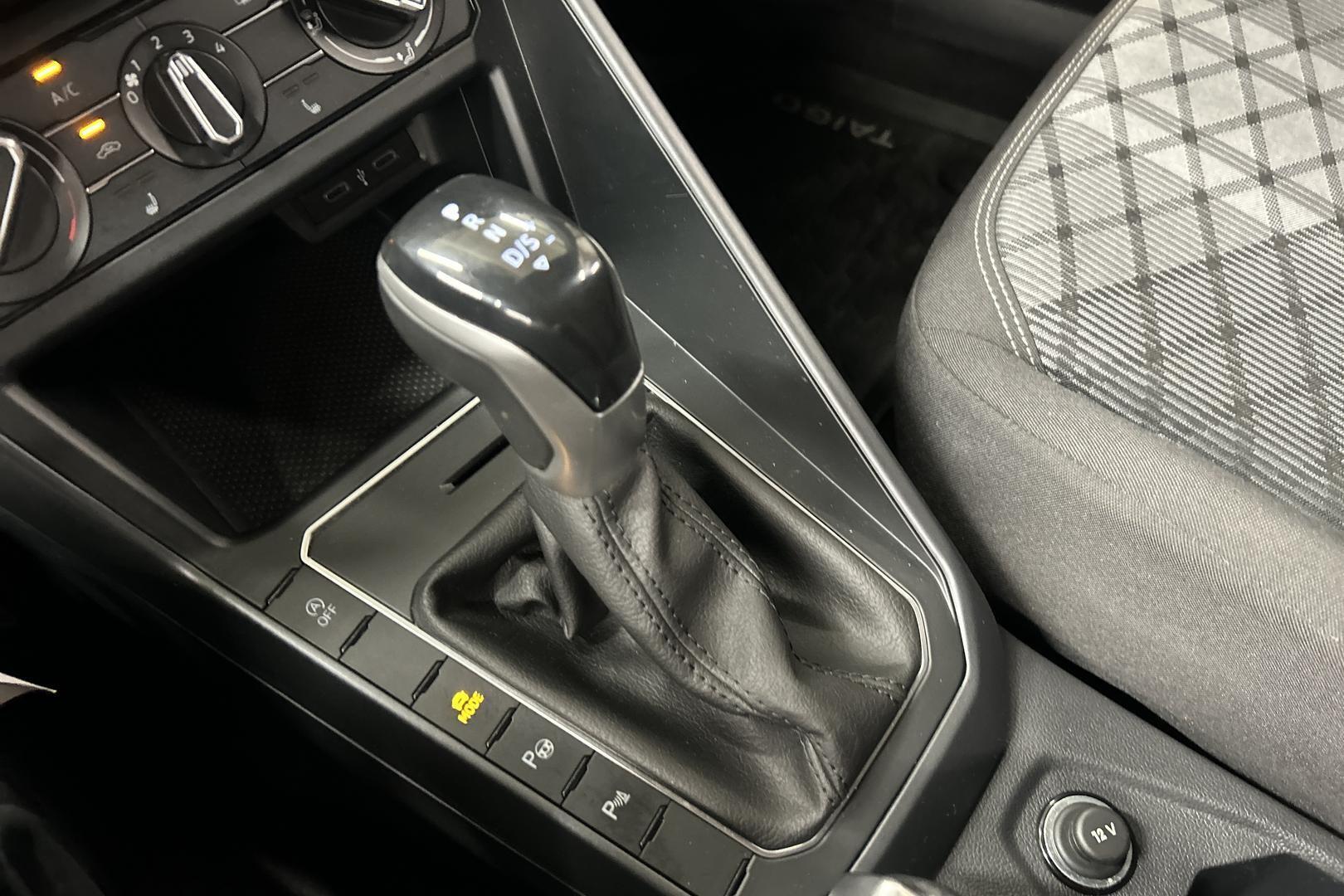 VOLKSWAGEN Taigo 16