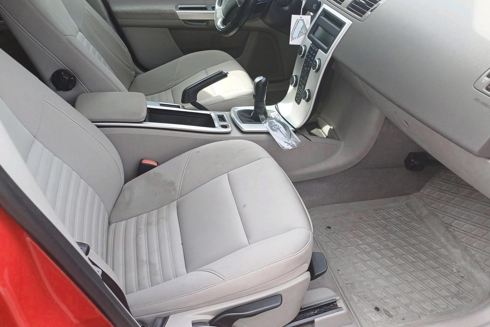 VOLVO V50 2011