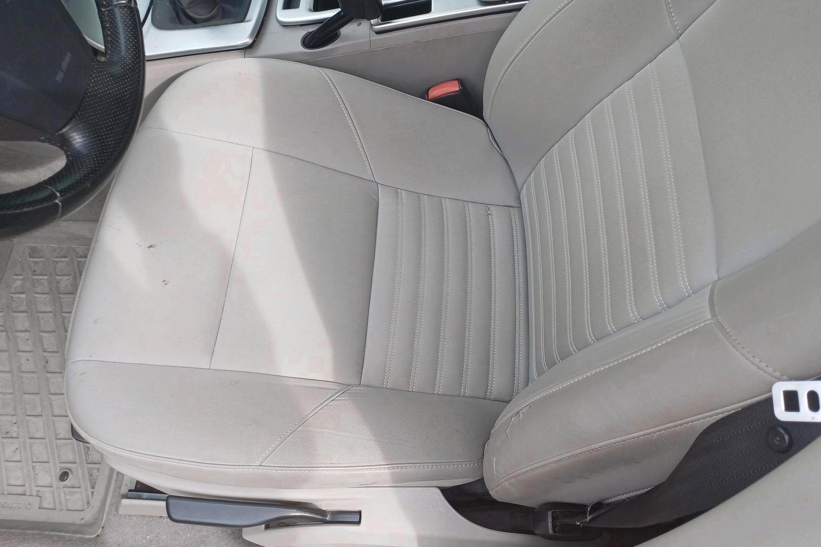 VOLVO V50 2011