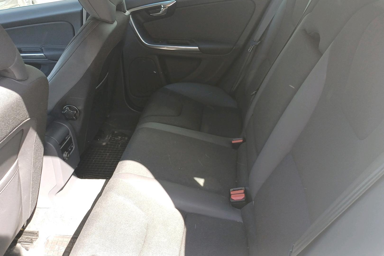 VOLVO V60 2012