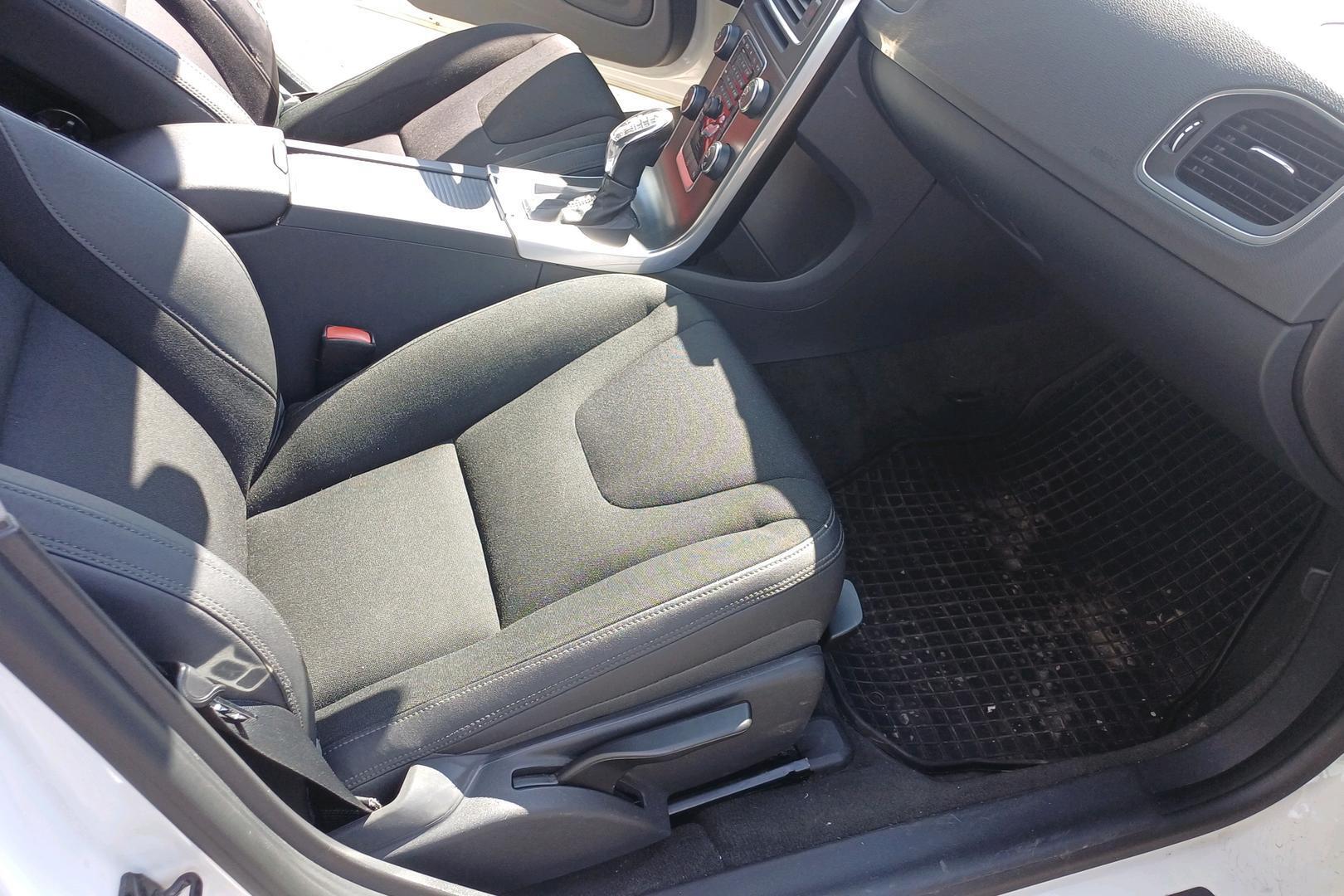 VOLVO V60 2012