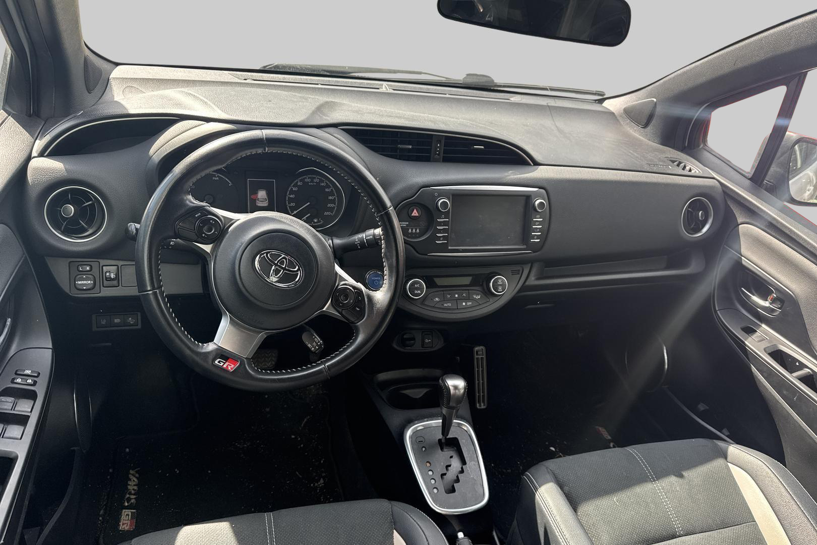 TOYOTA Yaris 2019