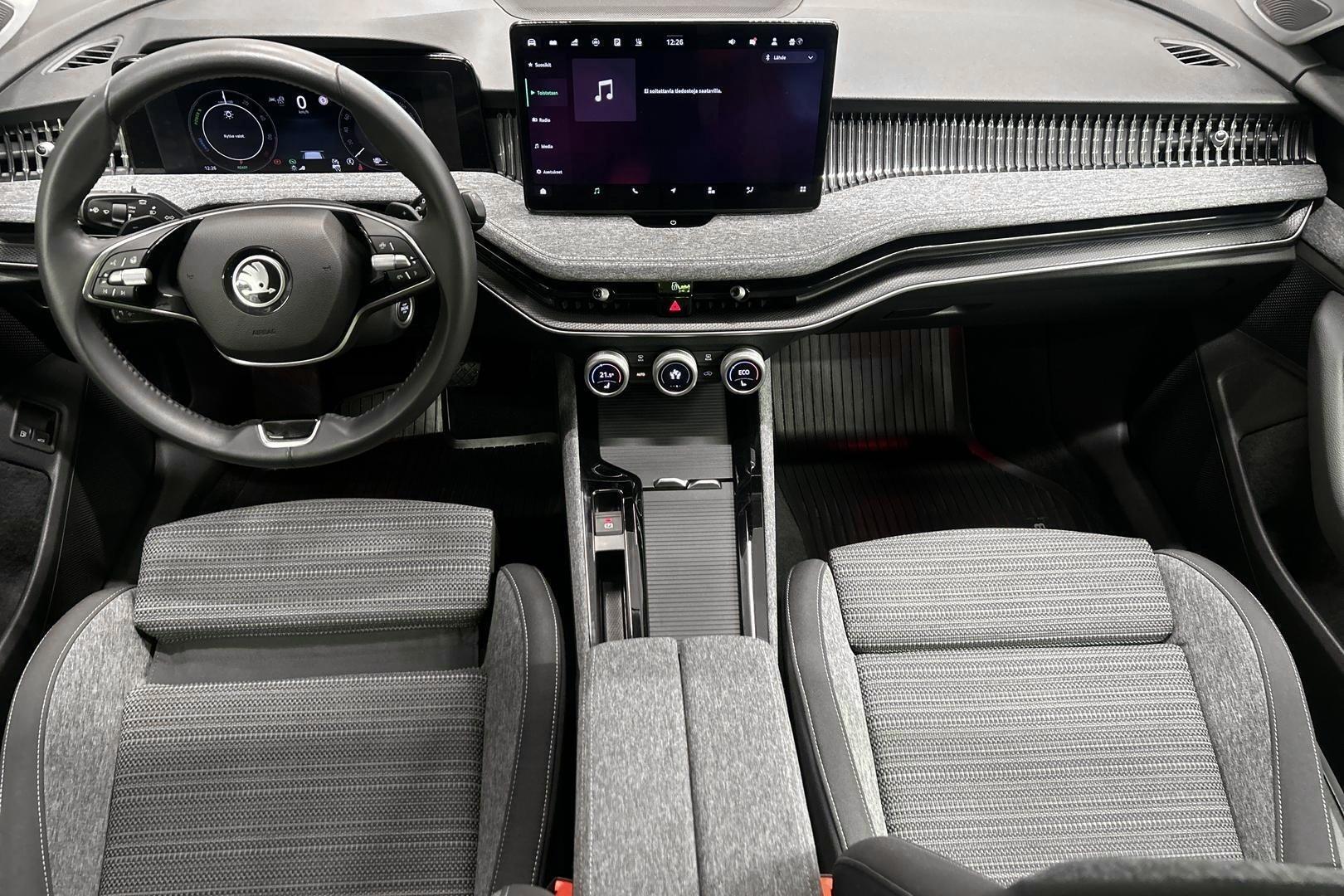 SKODA Superb 2025