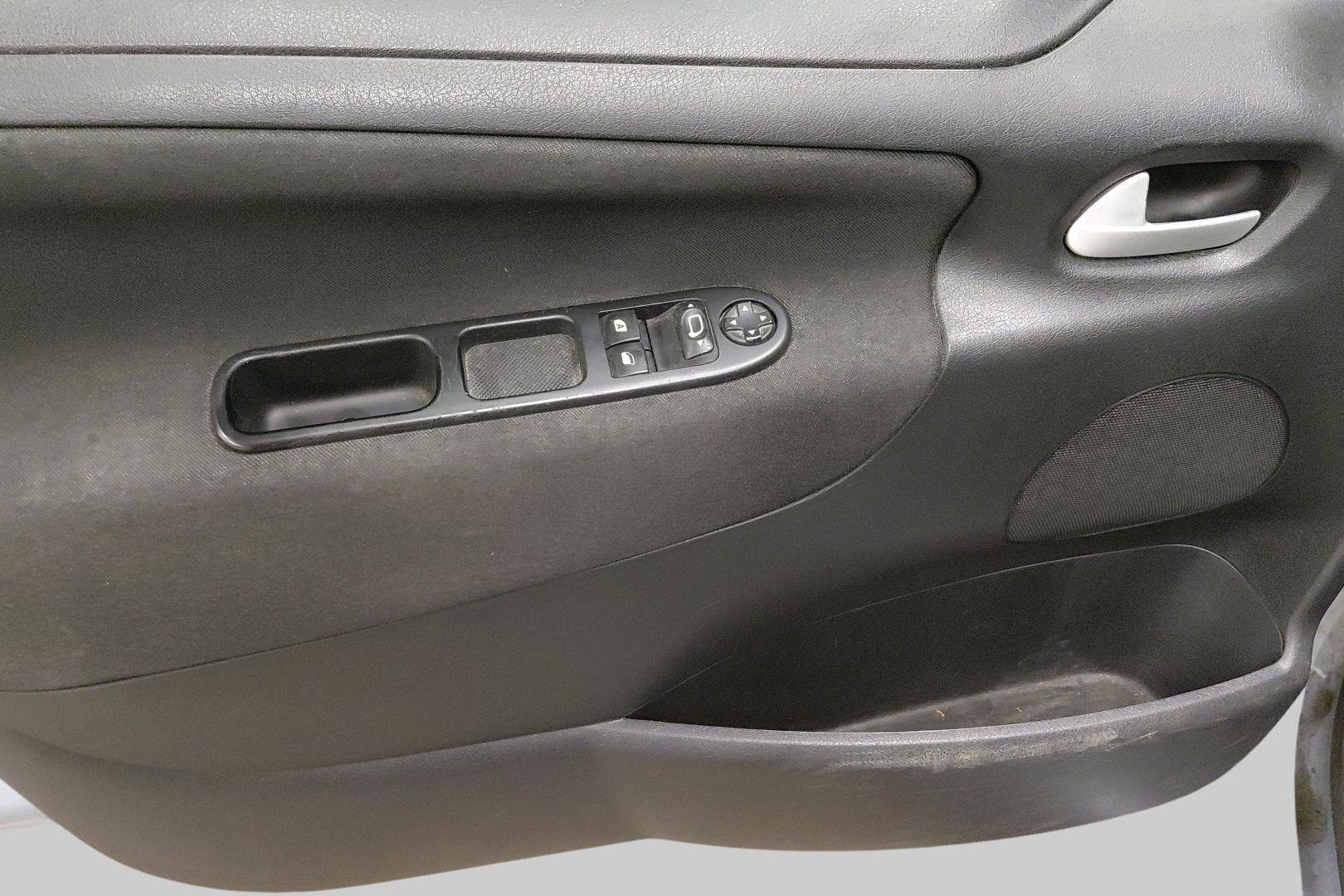 PEUGEOT 207 2011