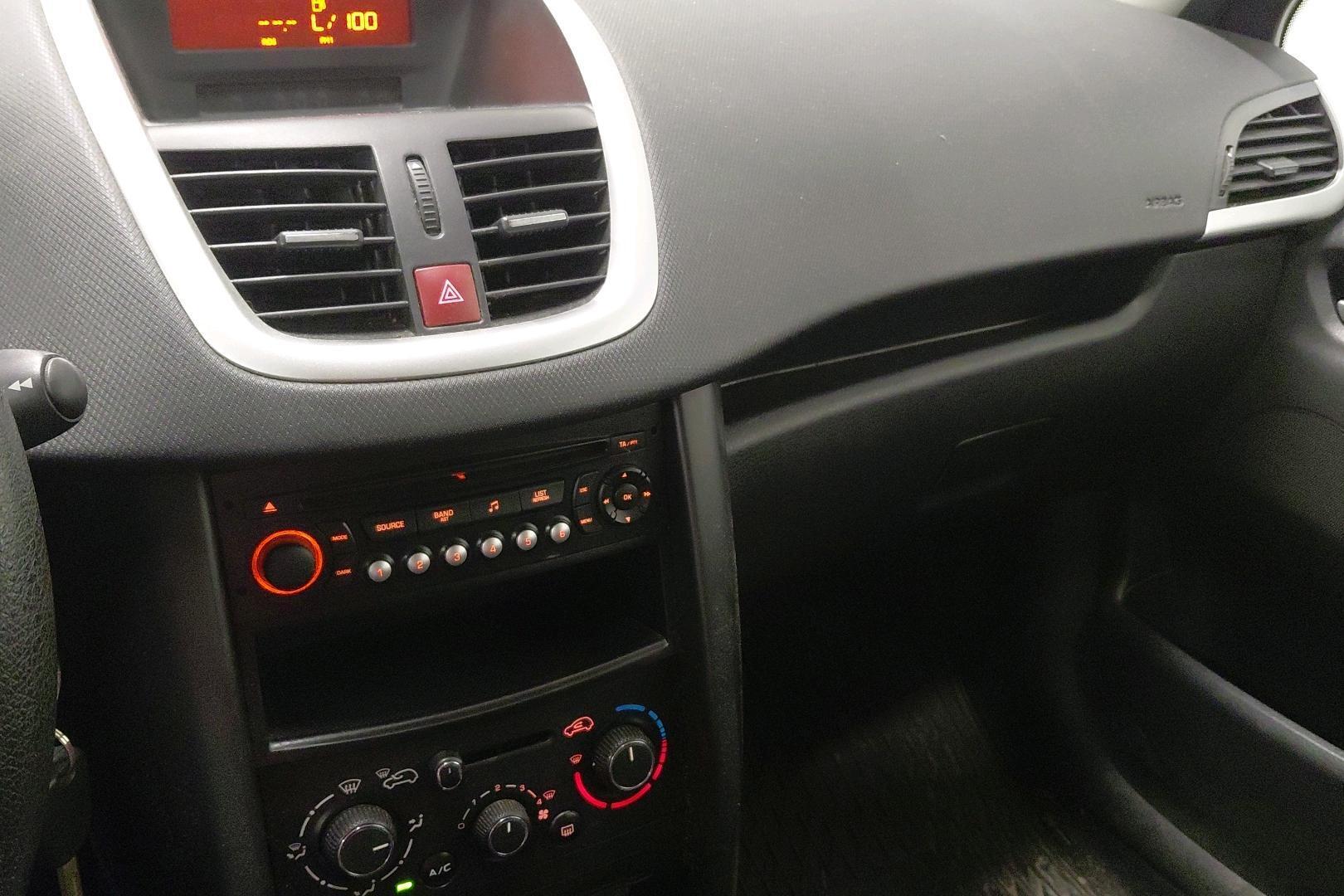 PEUGEOT 207 2011
