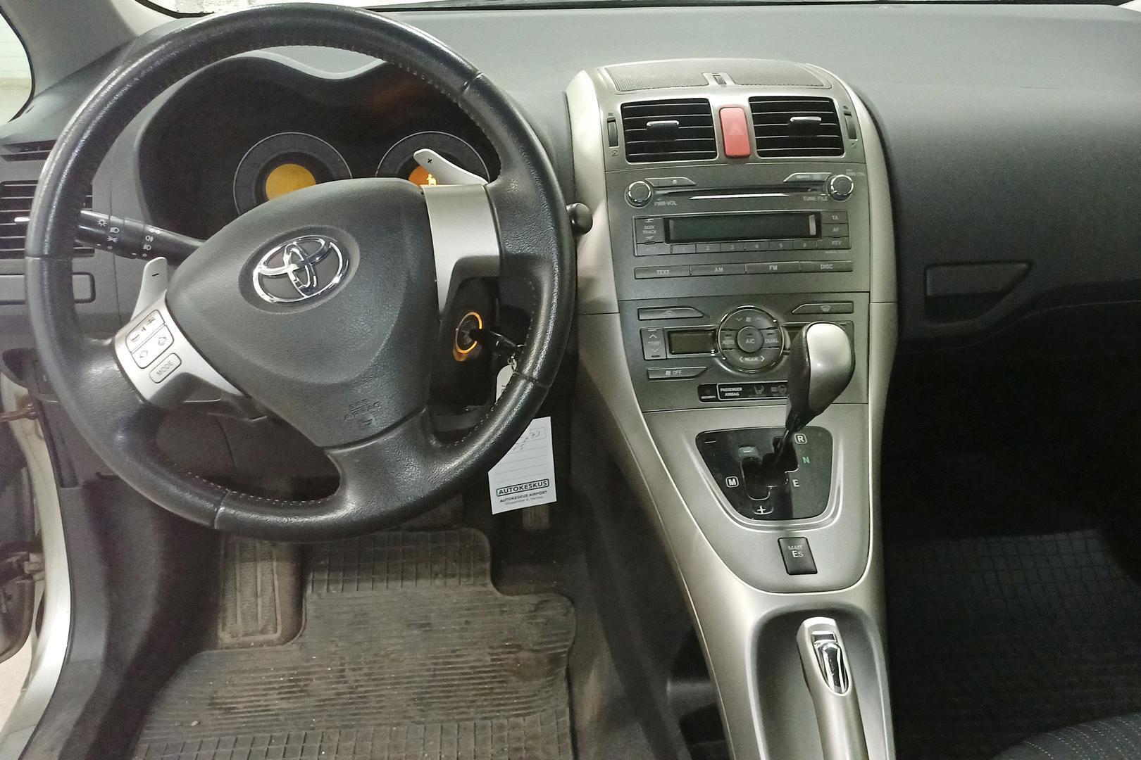 TOYOTA Auris 2009