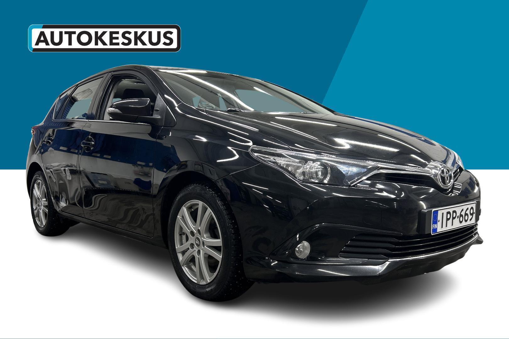 TOYOTA Auris 2015