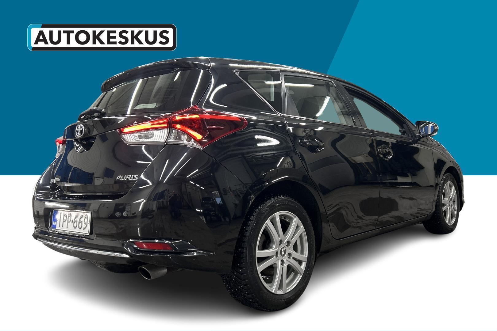TOYOTA Auris 2015