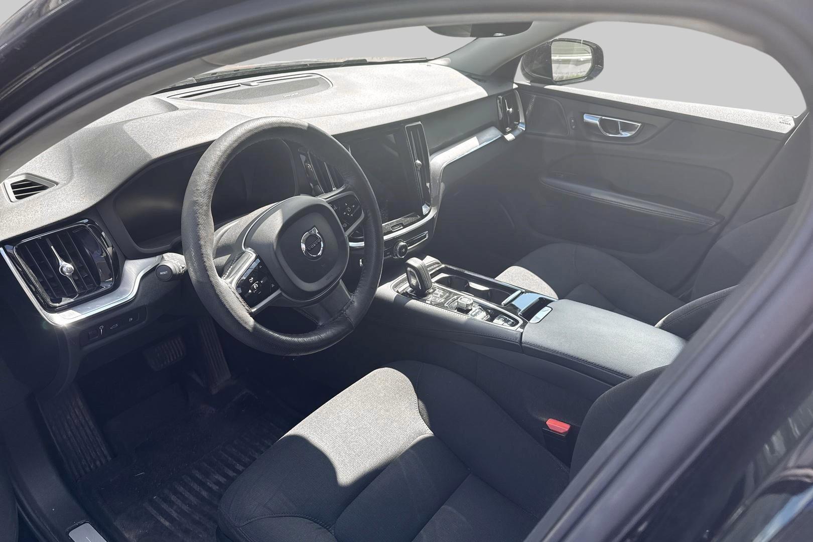 VOLVO V60 2021