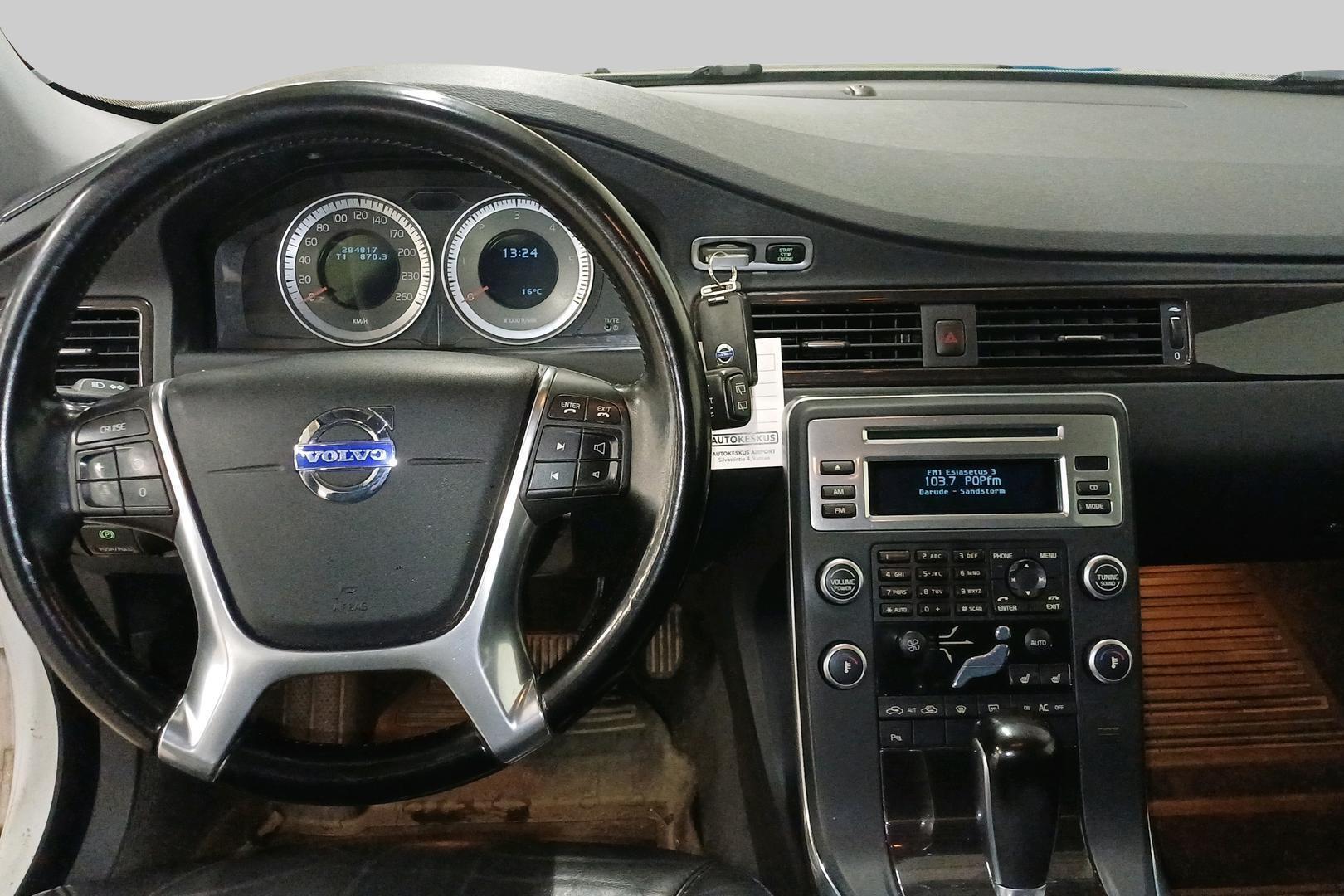 VOLVO V70 2011