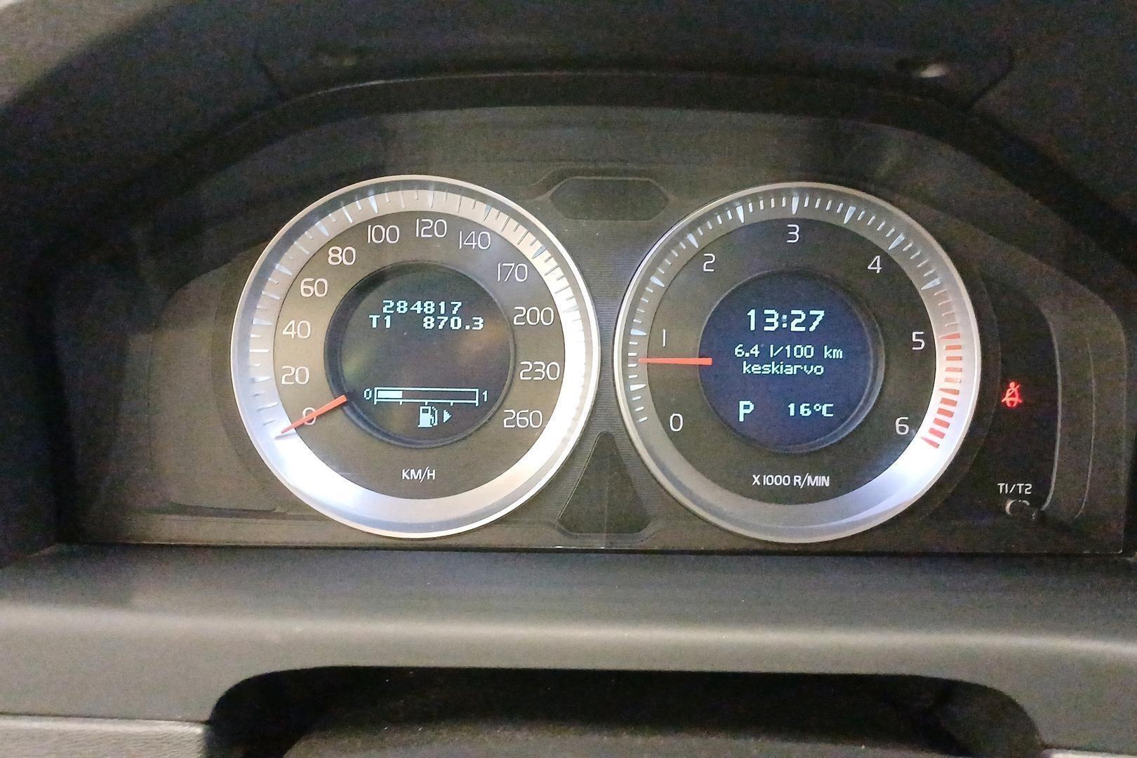 VOLVO V70 2011